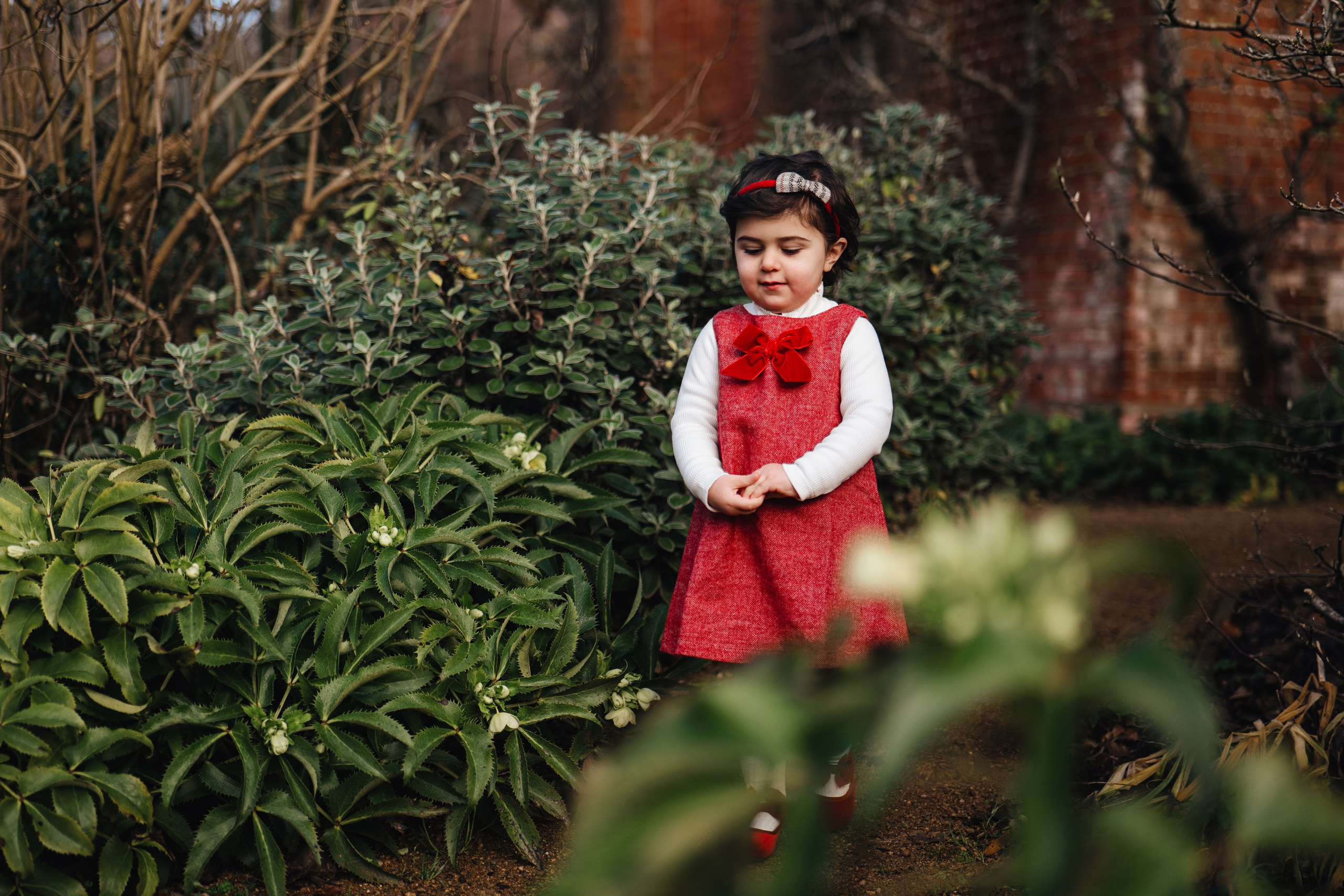 Сhild photoshoot in London’s The Hill Garden and Pergola. Wedding and family photographer in London