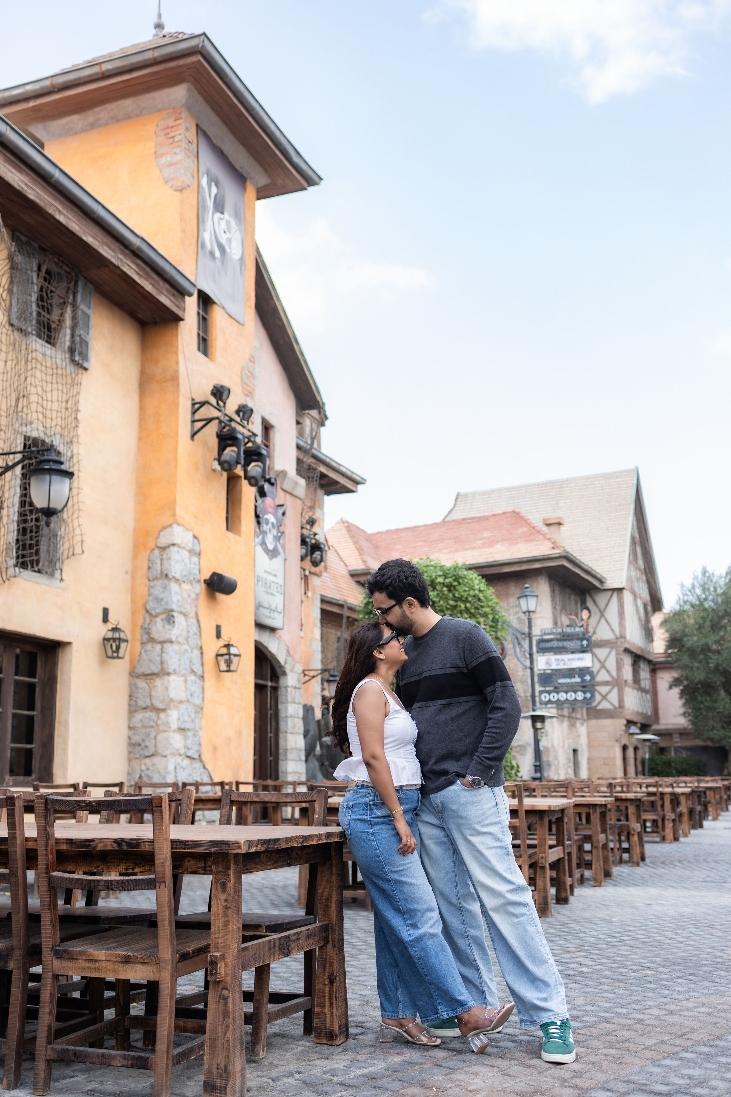 COUPLE SESSIONS. Love Emotions Weddings
