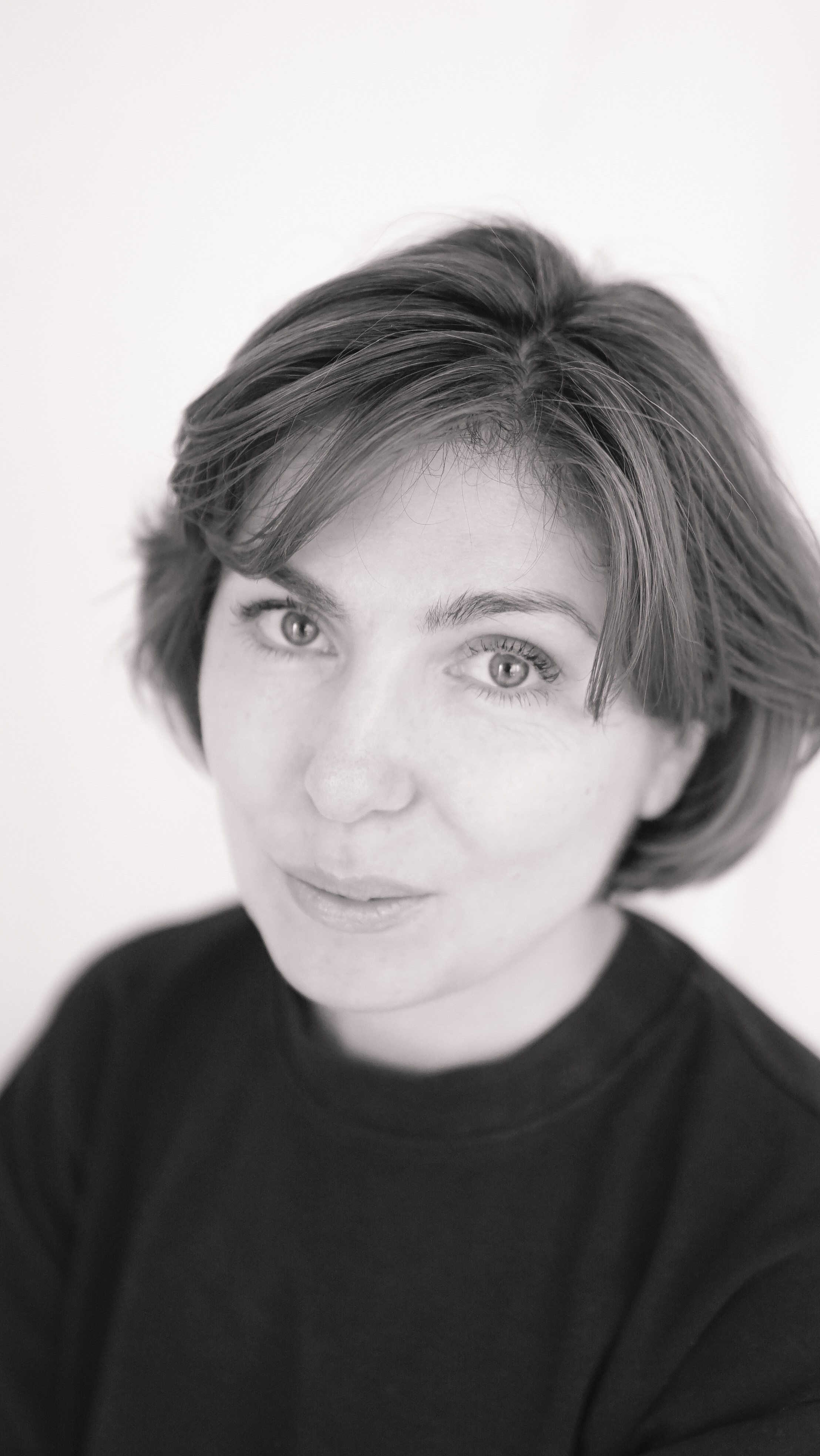 Fotografie de Portret Brașov | Artist Mădălina Beda. Madalina Beda- Artist vizual, fotograf, doula la nastere, consultant babywearing Brasov si in toata tara