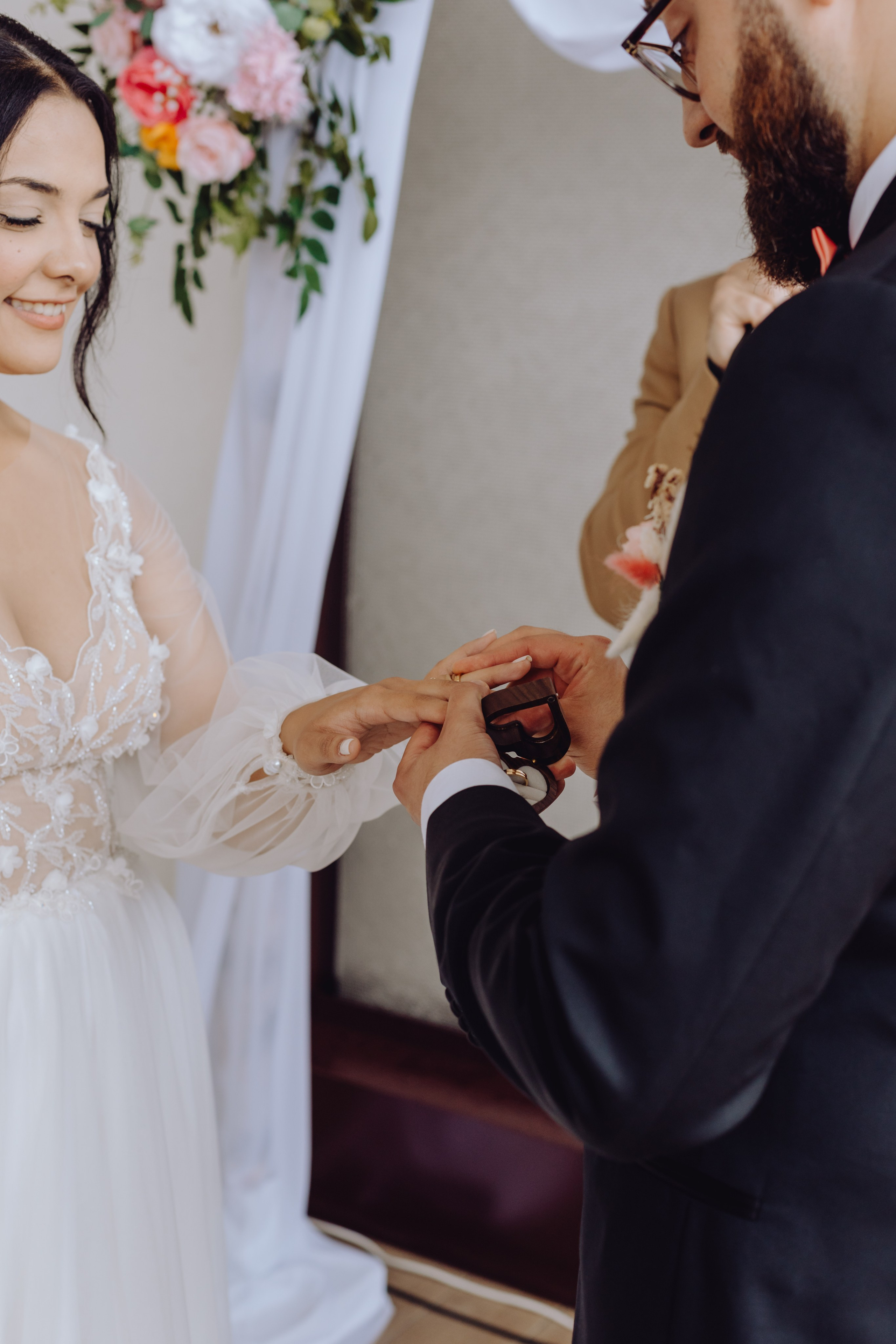 Moise & Delia. Wedding & couple photographer from Romania Rut Vetan