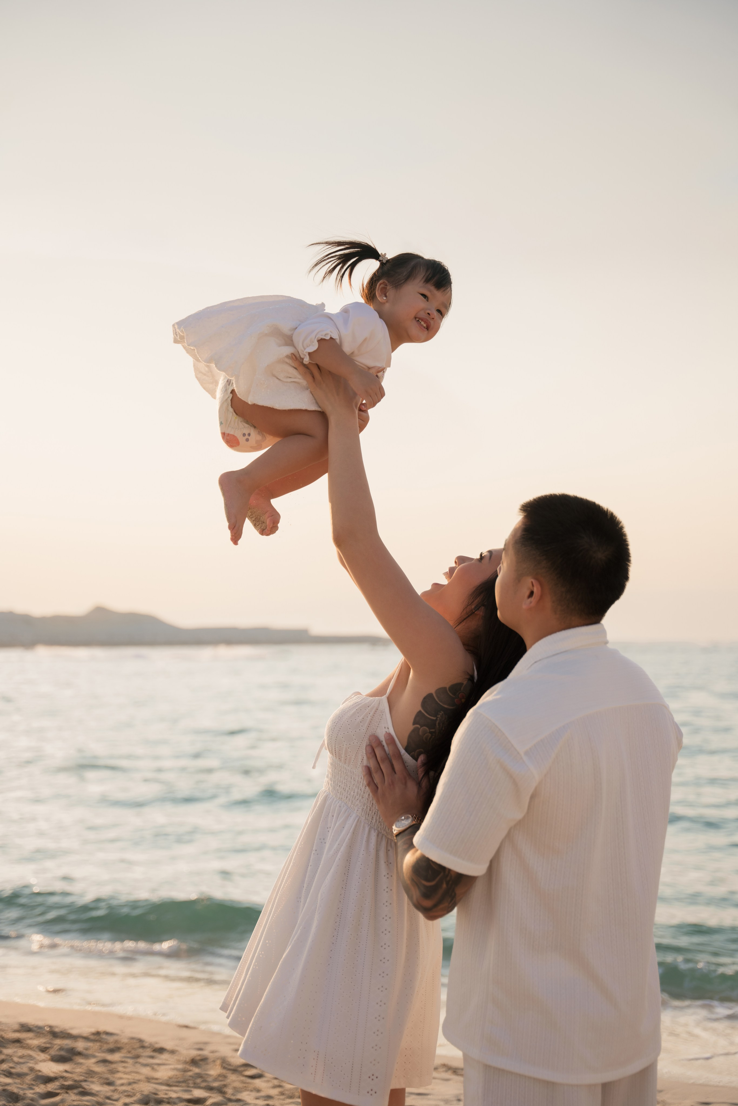 Sea breeze and giggles. Angela Iakovleva — Family Photographer in Dubai