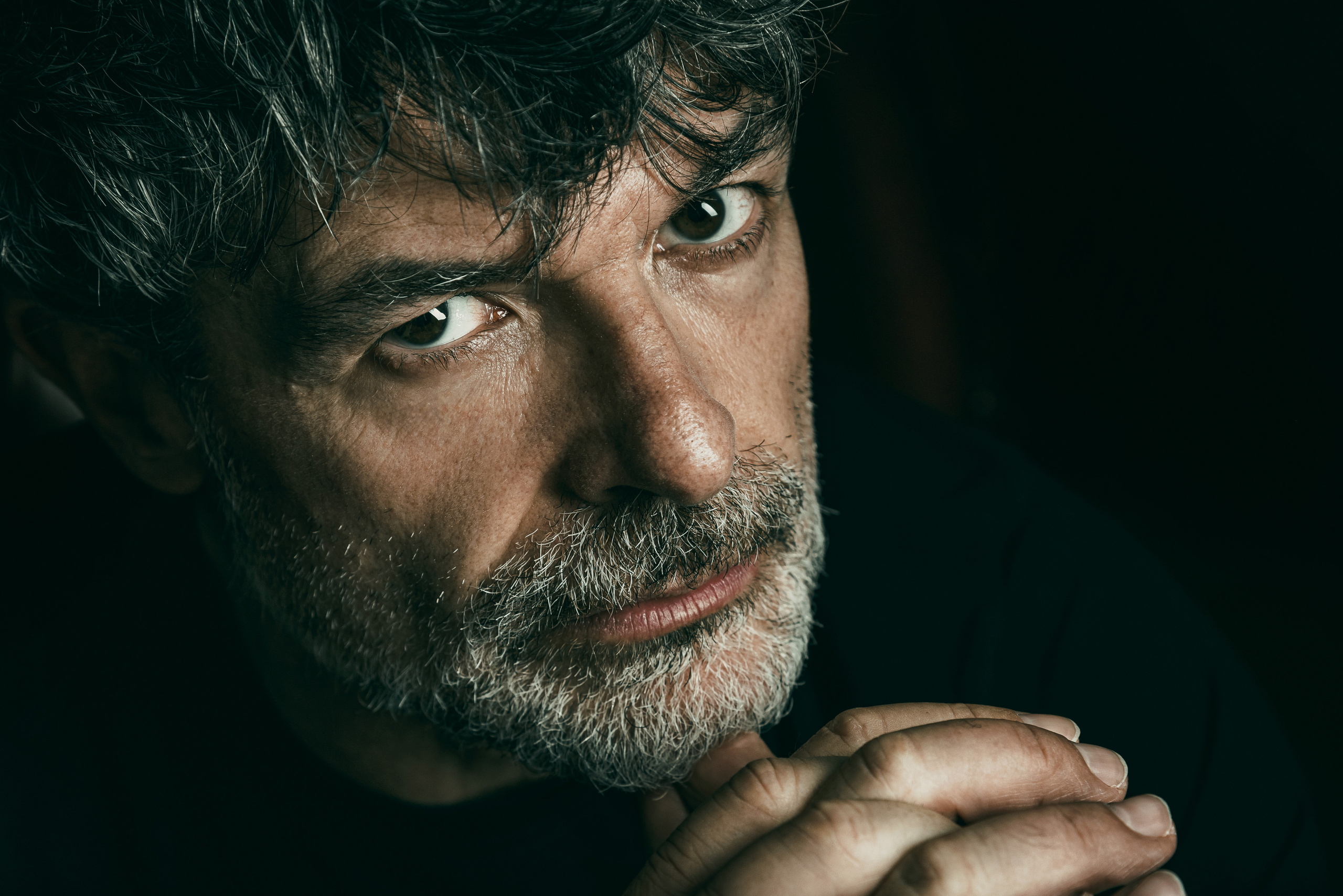 Nacho Guerreros. Студийная фотосессия для испанского актера