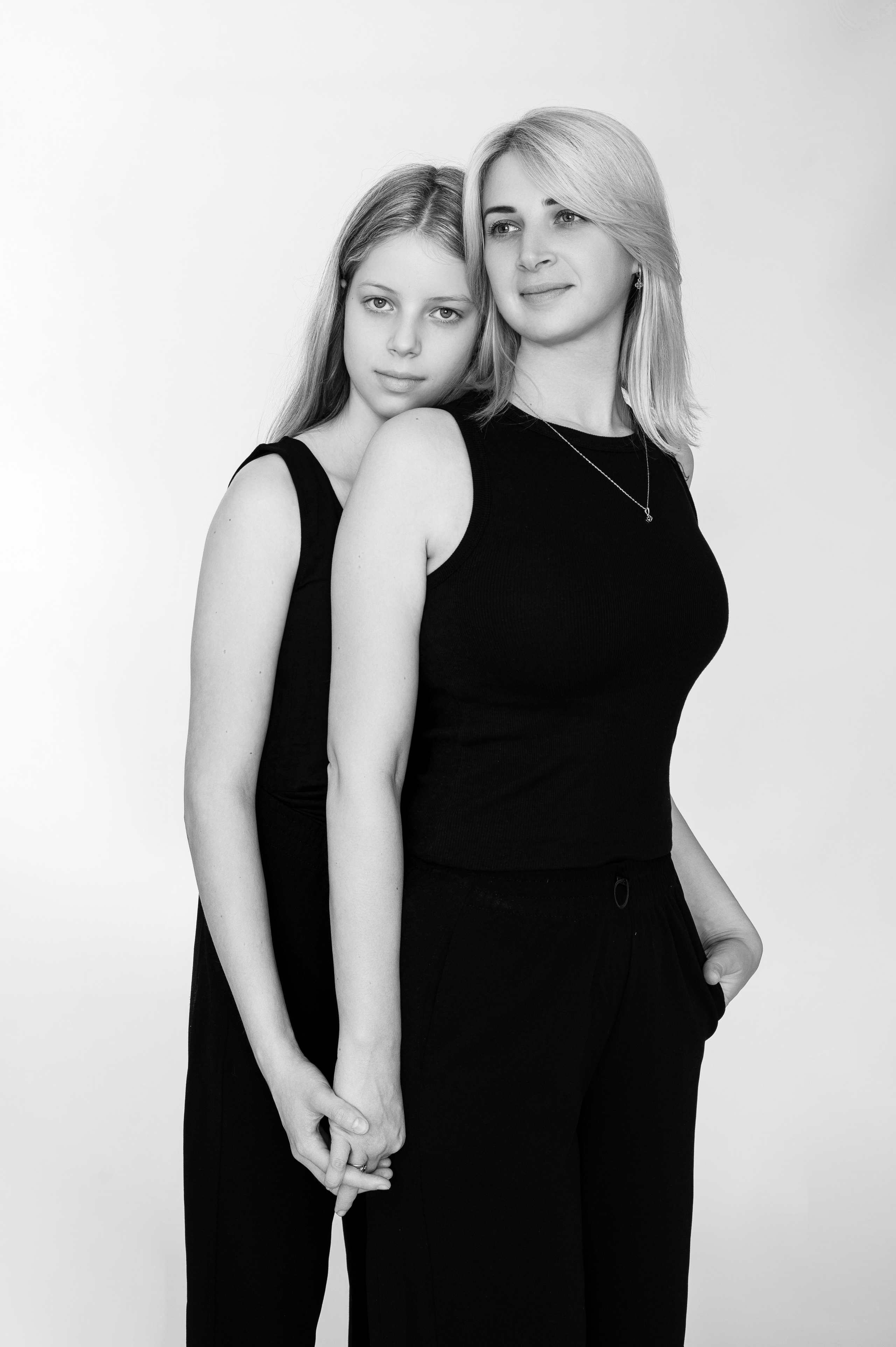 Анастасия и Каролина. Sākums