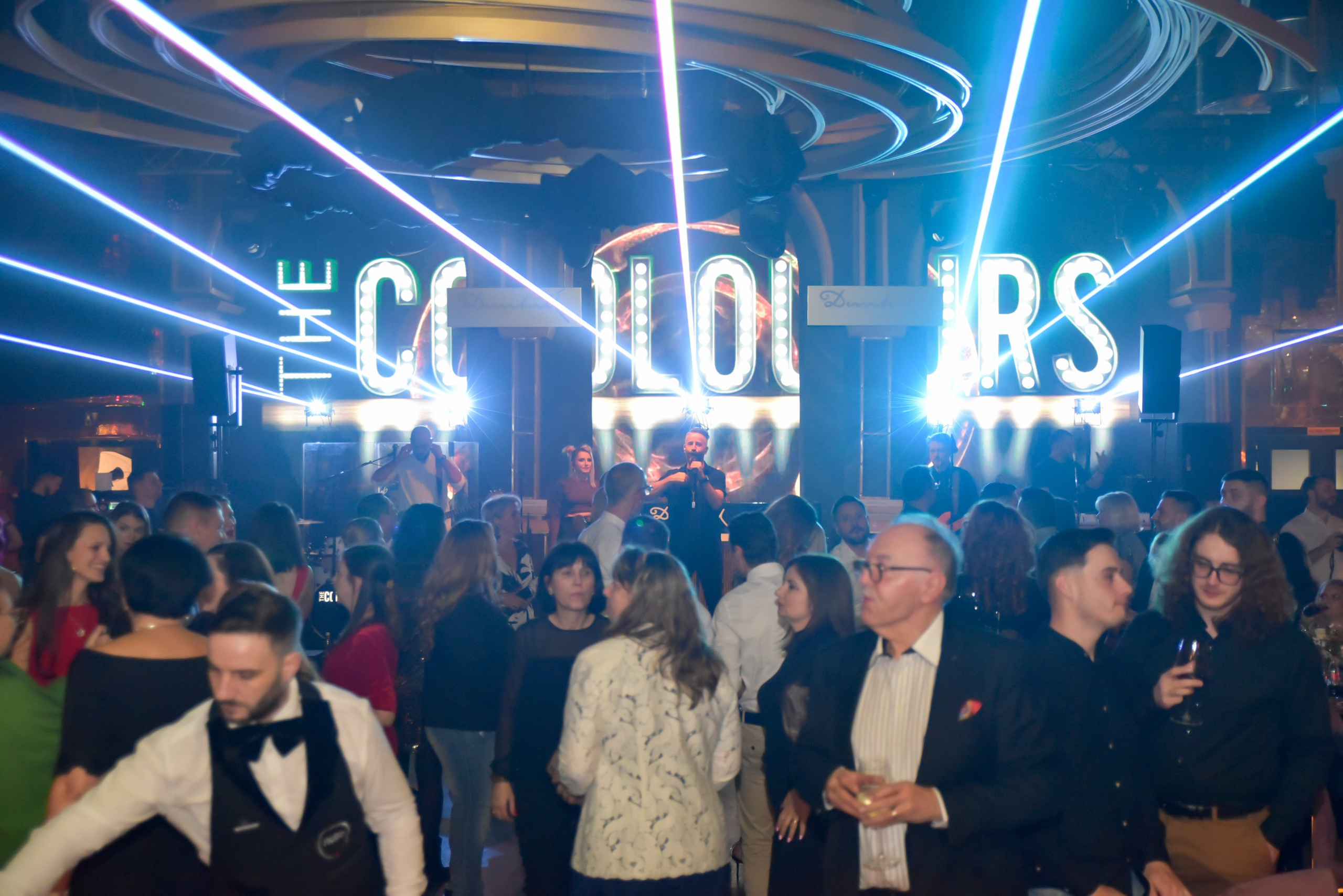 Fotograf corporate, sedinta foto business, pret fotograf corporate, Servicii Profesionale pentru Evenimente de Business, Portrete business, fotografii pentru evenimente organizate de companii, fotografie de produs, Poze business bucuresti, Fotografii profesionale bucuresti,Fotografii portret profesionale