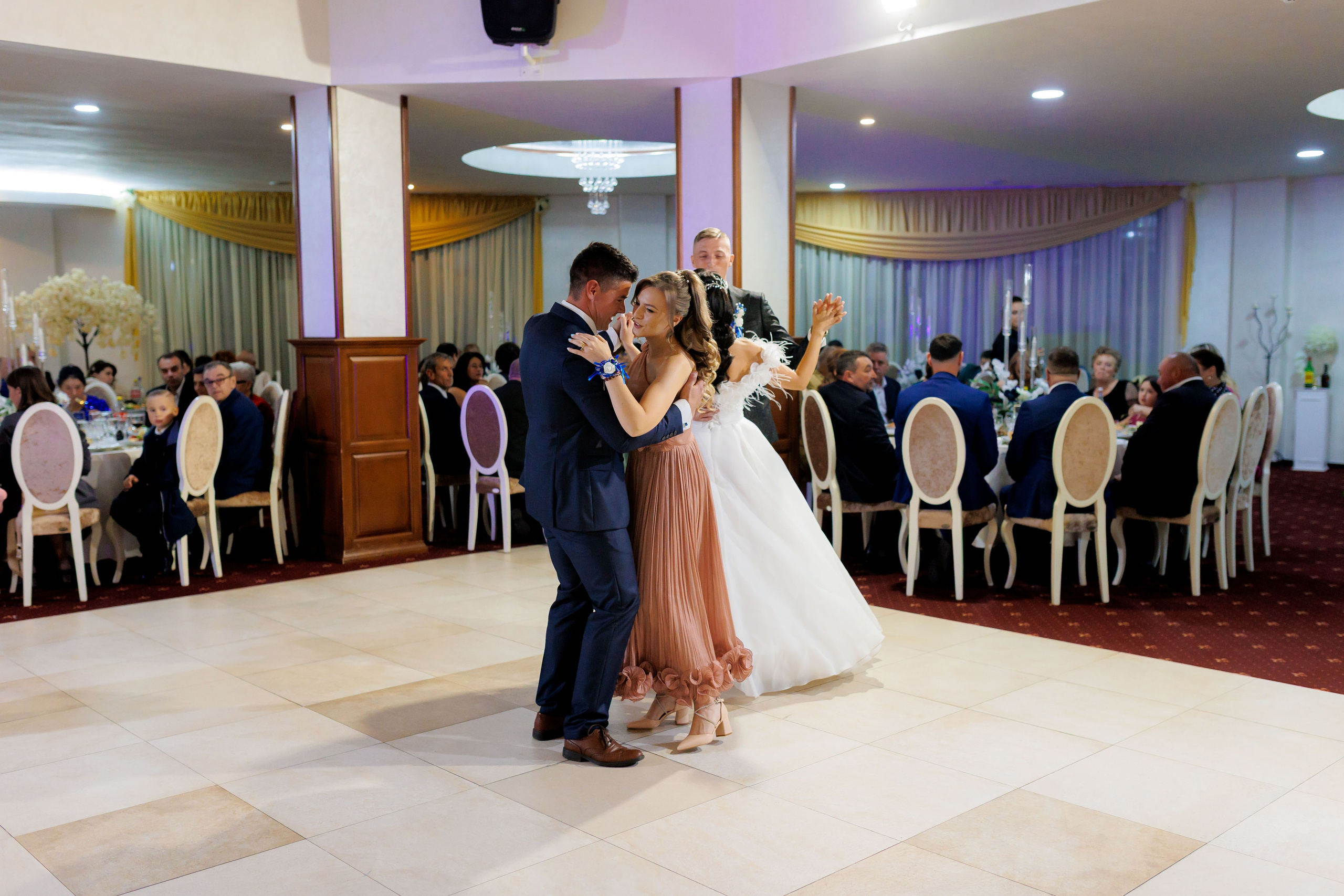 Loredana & Emilian – Ziua Nunții | Videografie - fotografie Botez Suceava, Iași, Botoșani. Servicii foto-video profesionale, pentru momente de neuitat