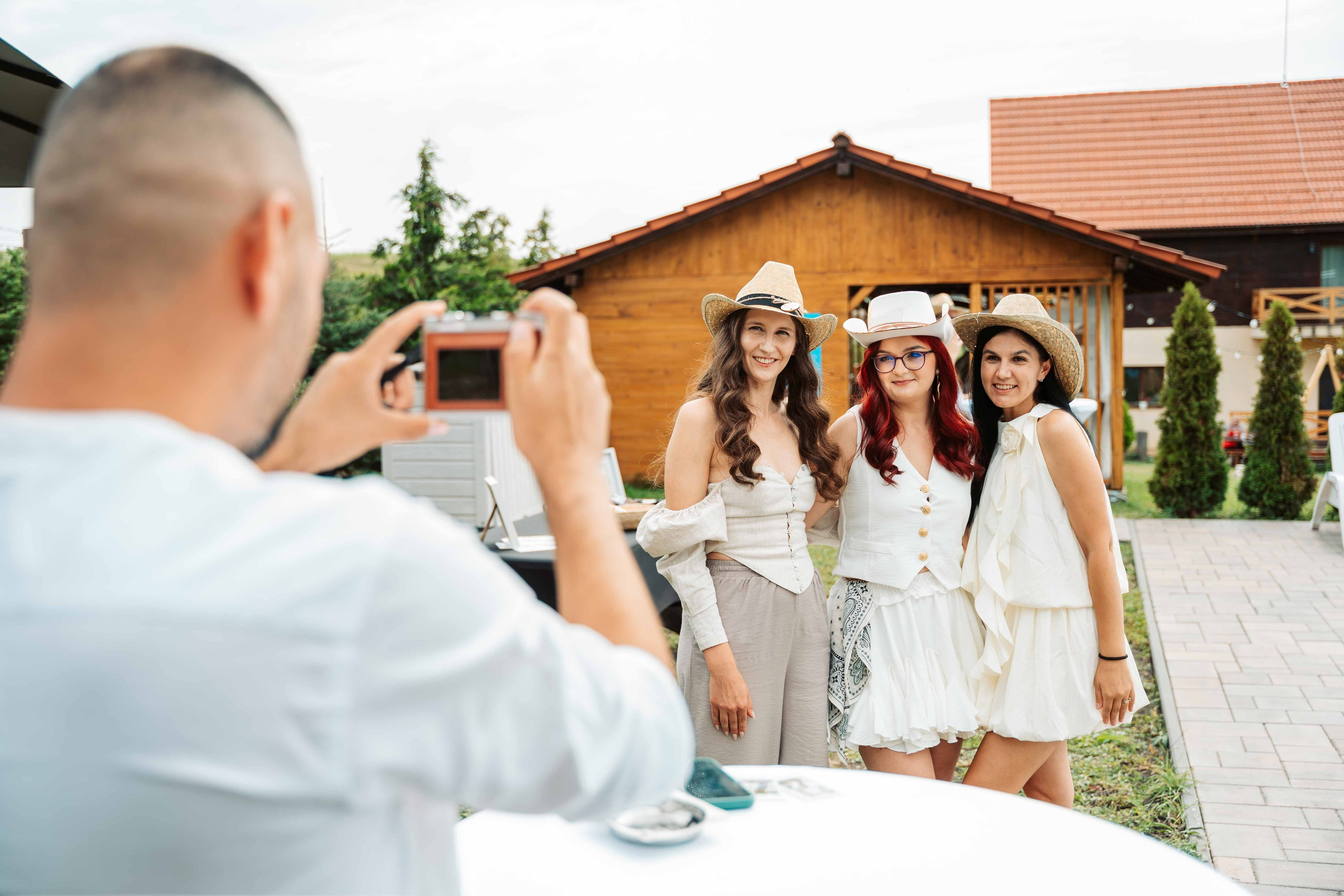 PETRECERE - Andreea & Ciprian. Contrast Studio