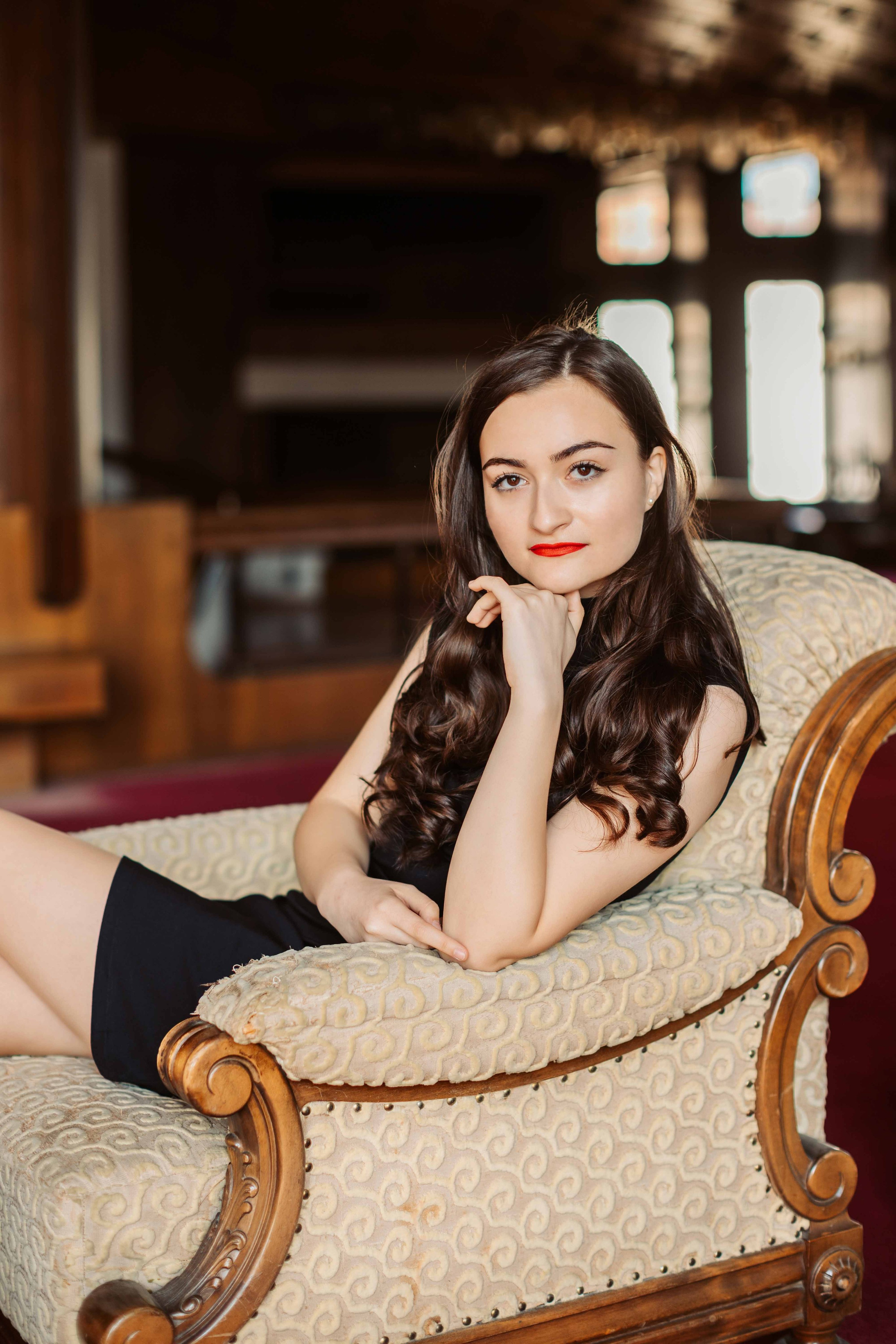 12C — Unirea. Contrast Studio