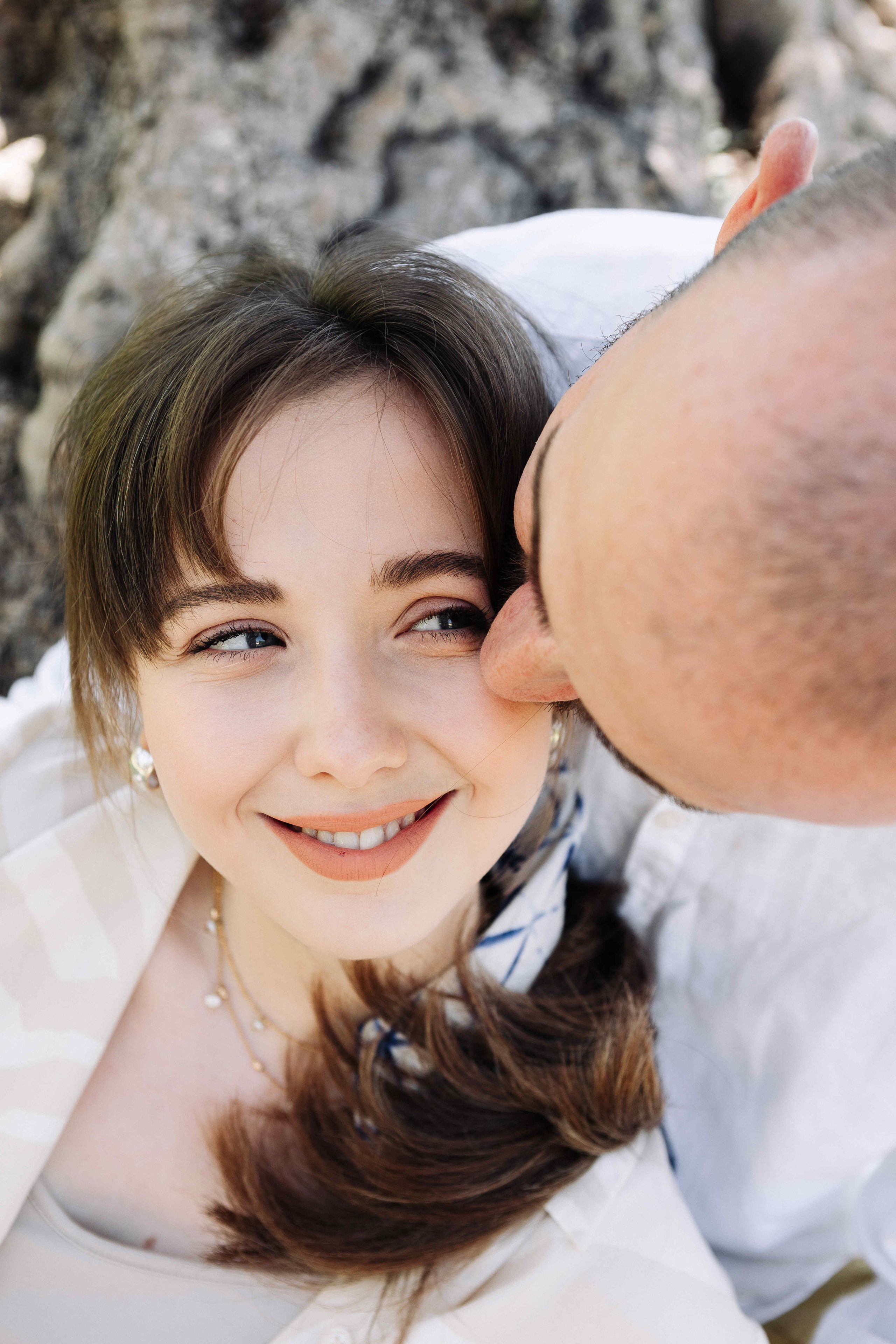 A MONTH AFTER THE WEDDING (morning). PHOTOGRAPHER IN ISRAEL