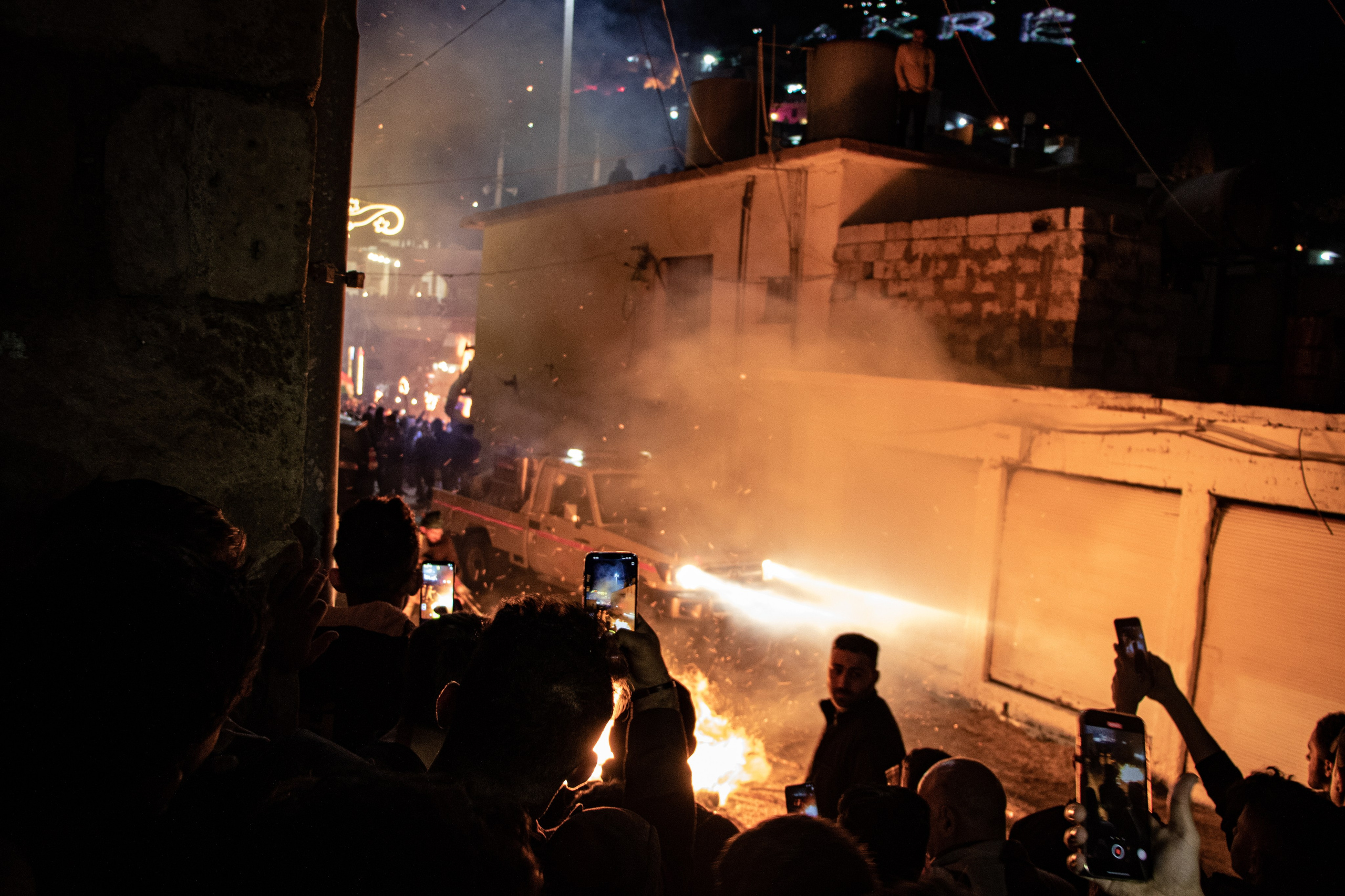 Mouvements de foule et embrasements lors du Nouvel An kurde.