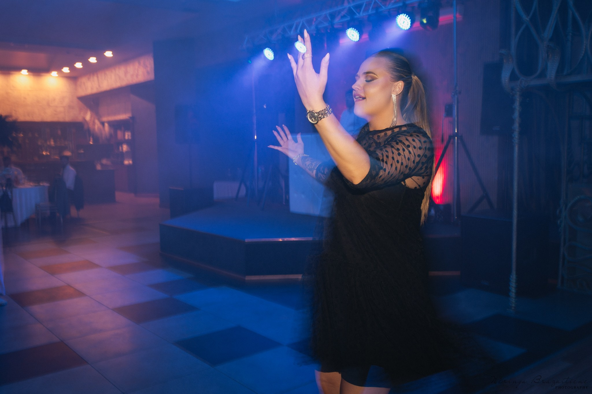 Vestuvinė fotosesija Kaune, Vienybės aikštėje, prie Lietuvos banko