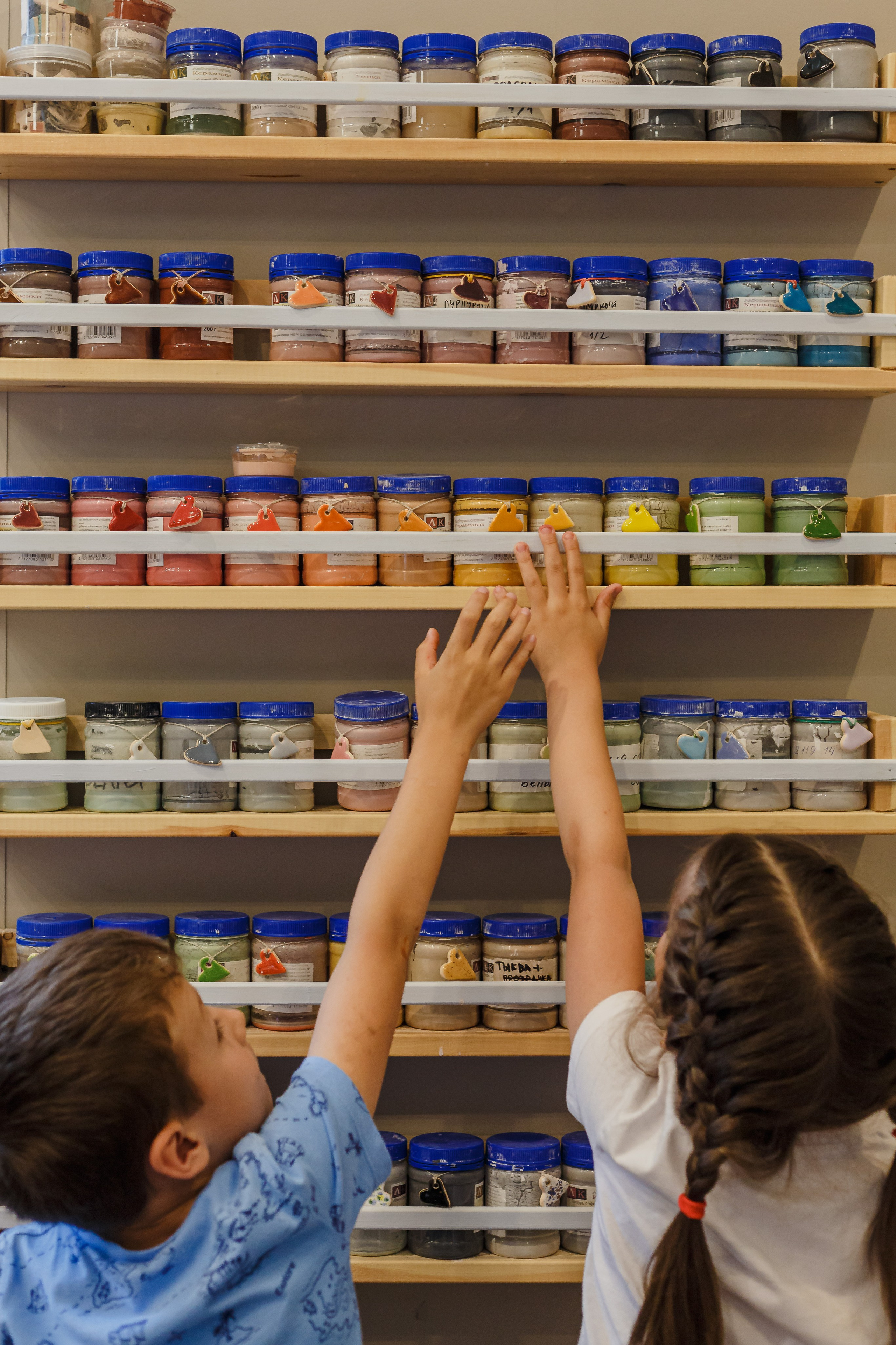 Campamento de verano infantil del taller de cerámica. Fotógrafo de retrato, familia y reportajes en Valencia | España | Europa Vitalii Lumier