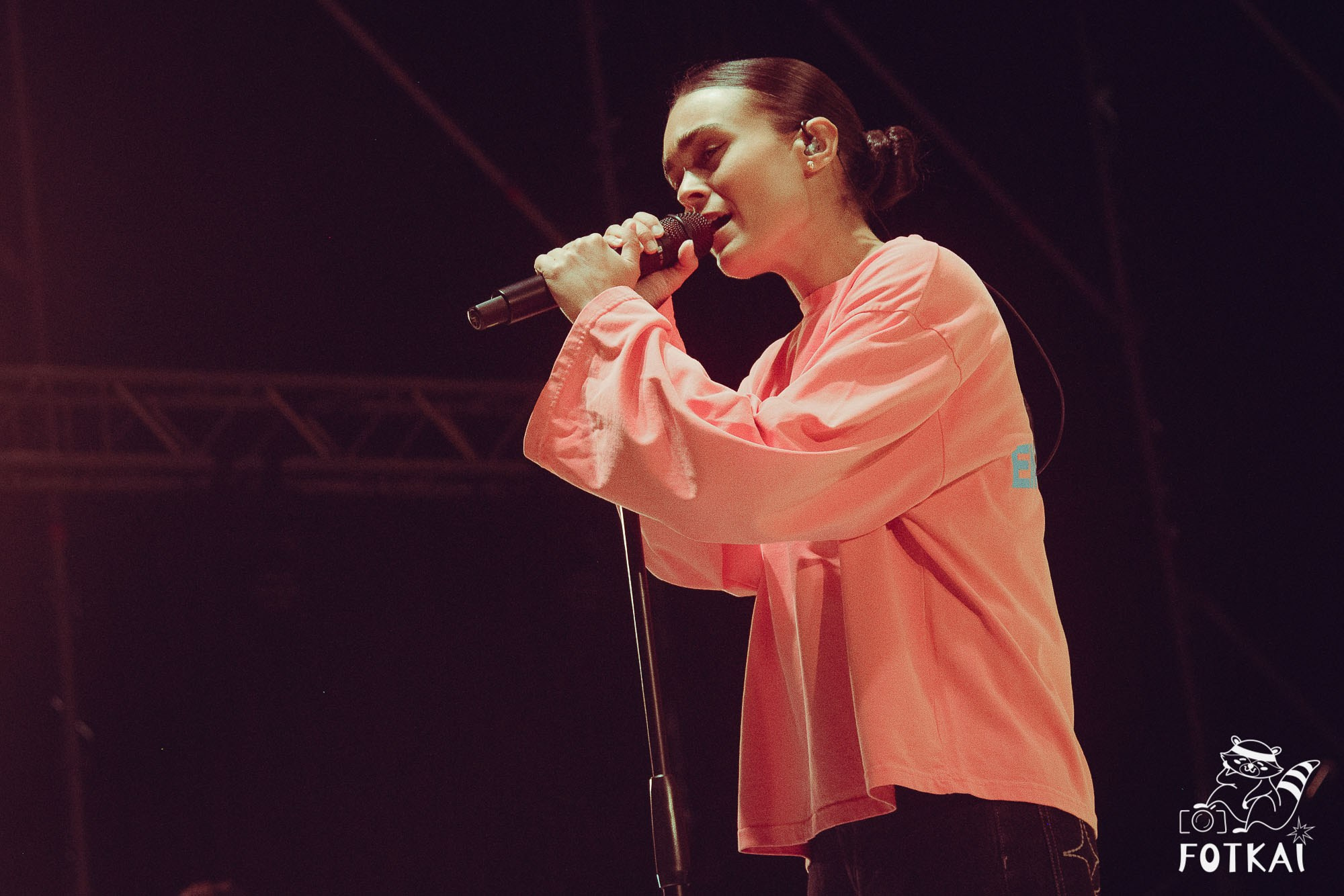 Marta Santos — Fotos del concierto en Alicante 2026: pop flamenco en El Muelle Live | FOTKAI