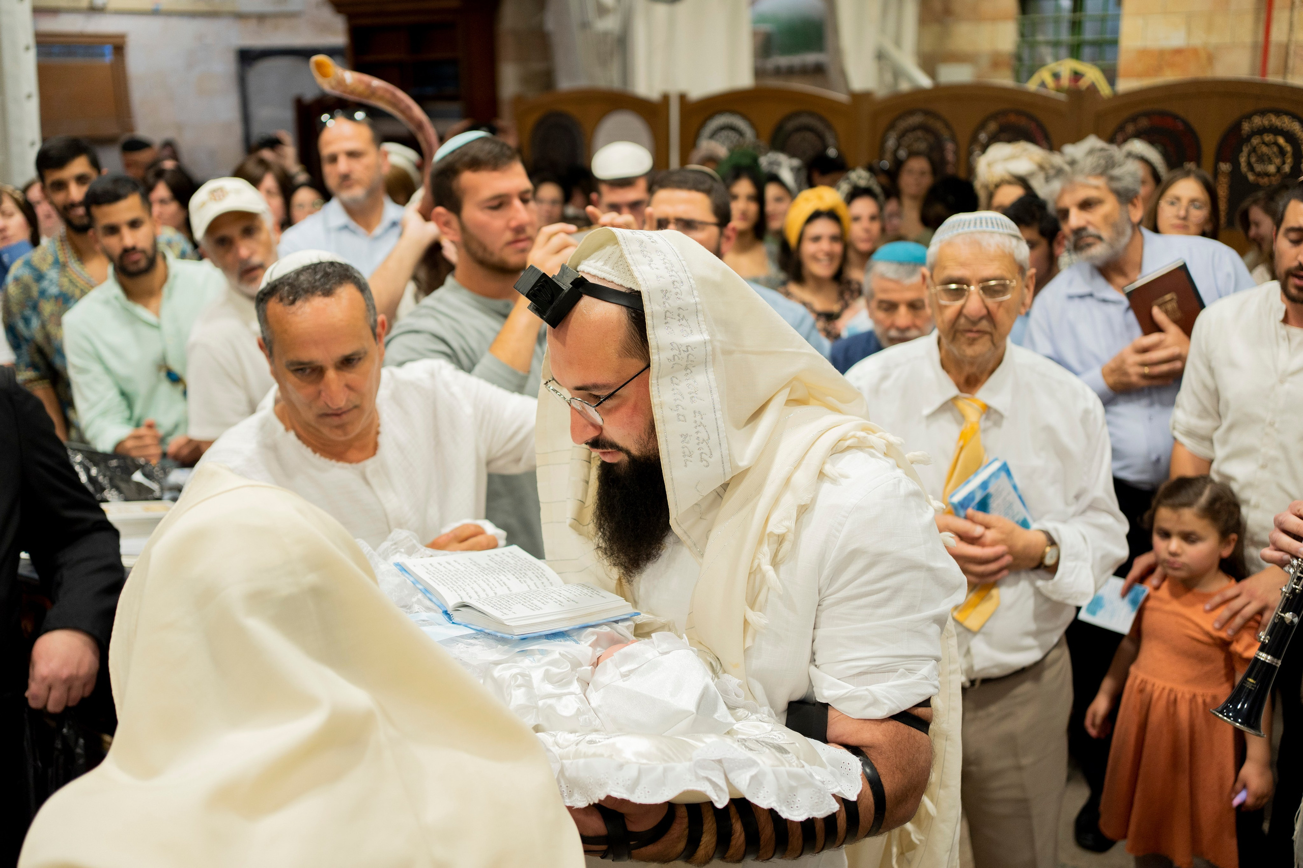 הברית של נחמן חזן. יוסף מזרחי צילום חתונה, ברית וזוגיות. צלם מקצועי שאוהב להוציא אתכם הכי יפים ברגעים הכי מרגשים