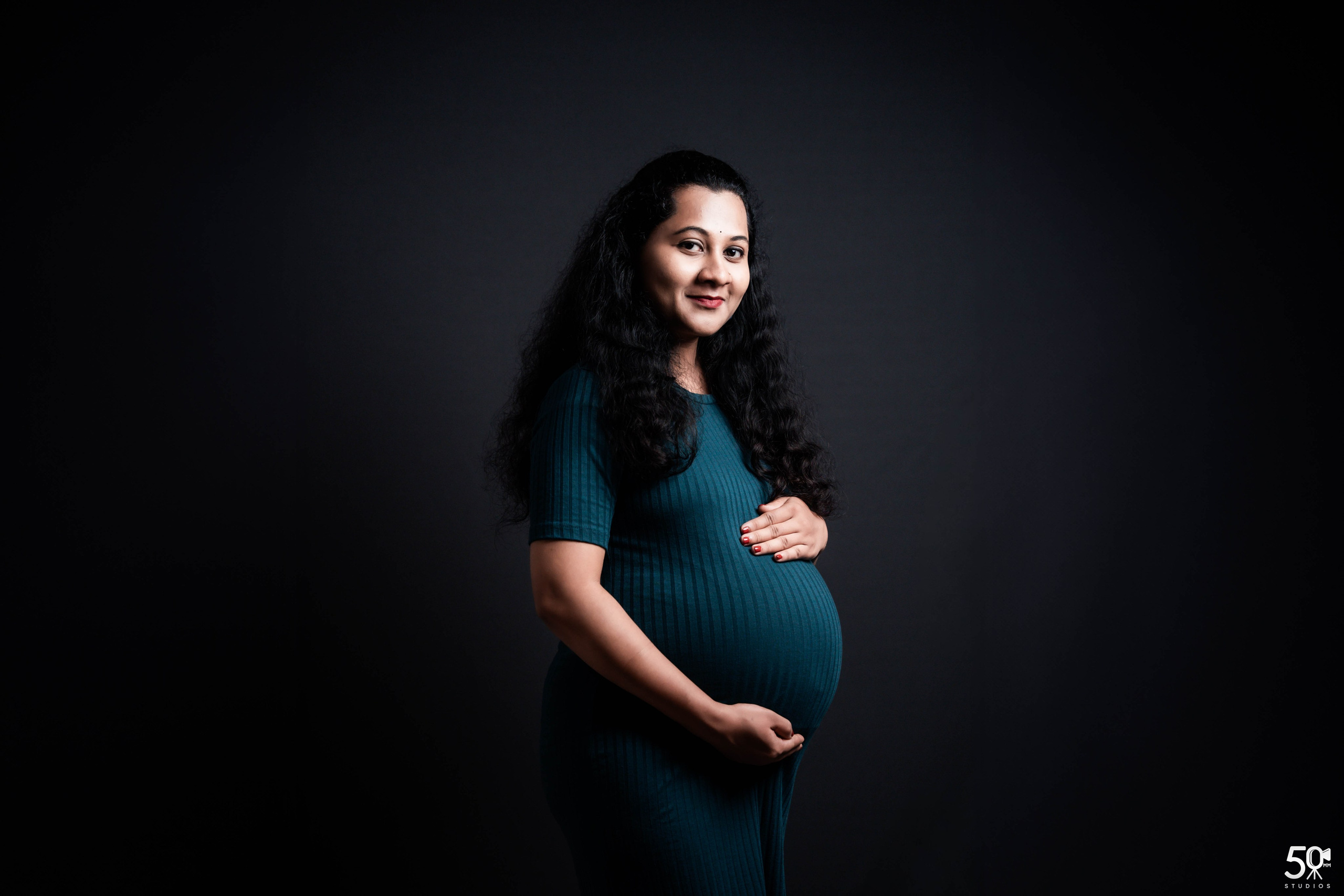 MATERNITY AND BABY SHOOTS. 50mm STUDIOS