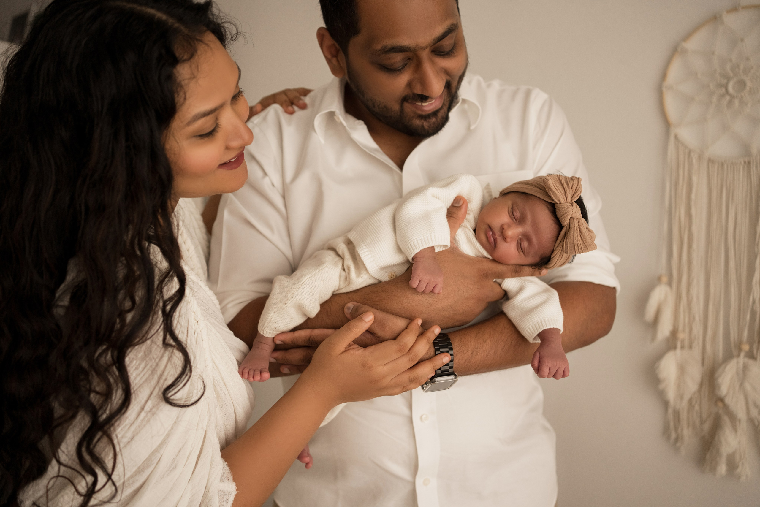First moments of love. Angela Iakovleva — Family Photographer in Dubai