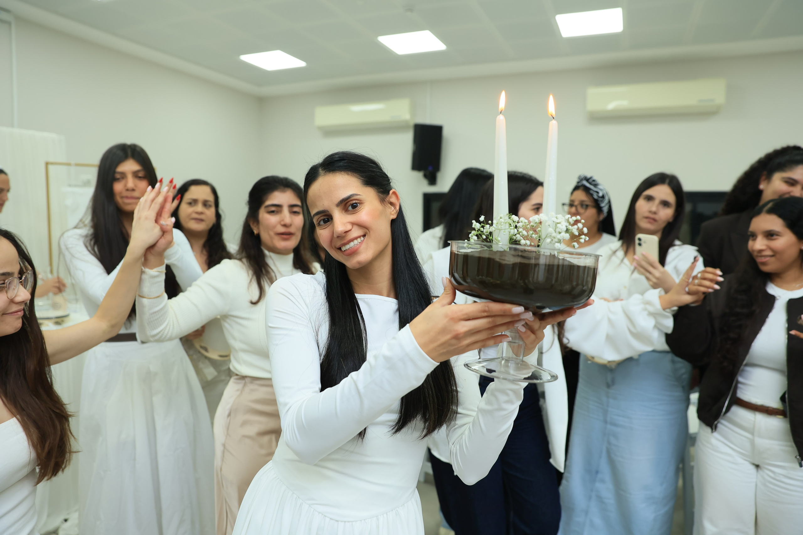 נטף הפרשת חלה. שני ויזל | צלמת הריון, צילומי משפחה וצילומי בוק בת מצווה