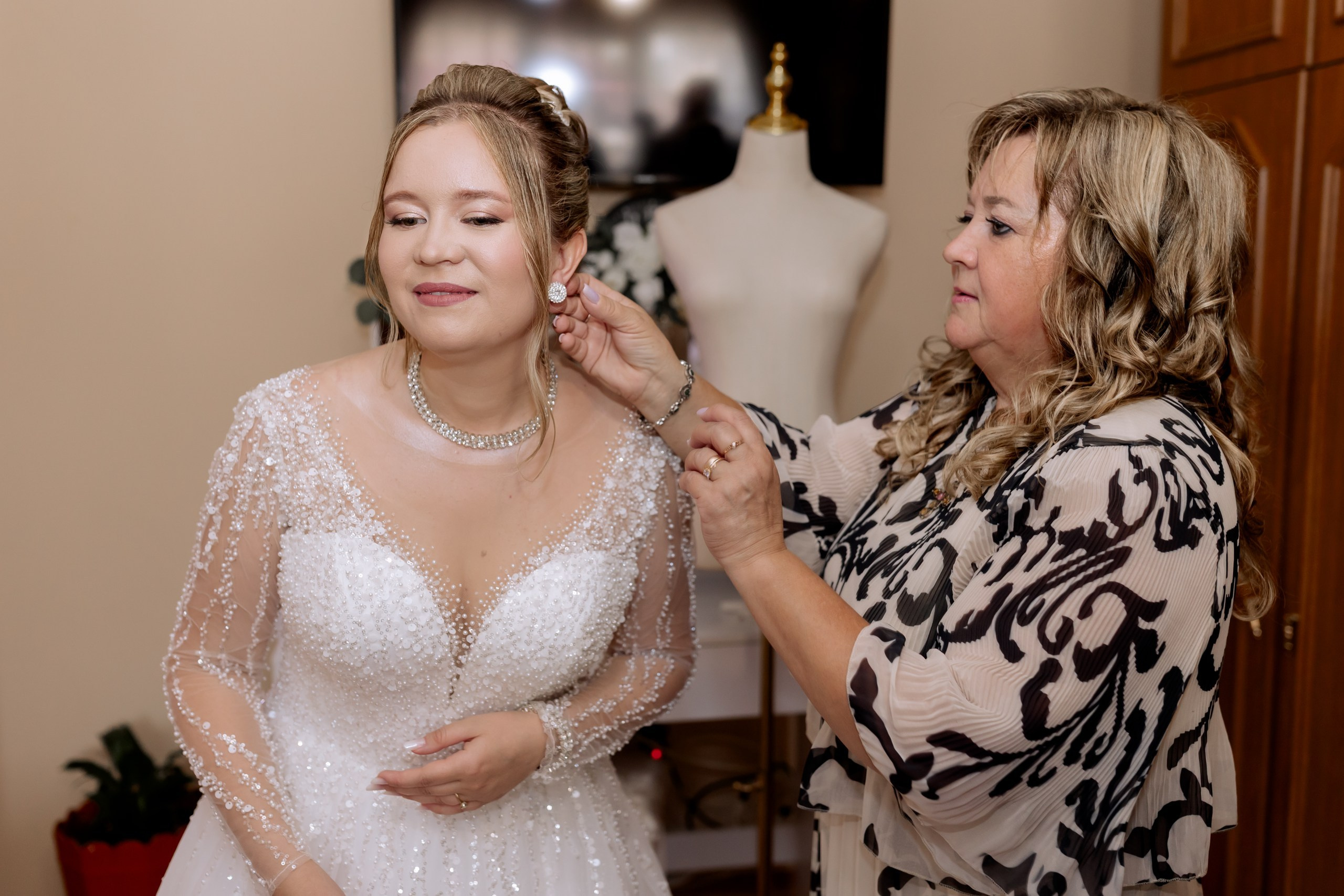 * fotograf stare civilă Siret* fotograf Bucovina* fotograf nuntă Suceava* fotograf Iași Botoșani* stare civilă tradițională* ie românească nuntă* AlinoFotoStudio* fotograf Andrei și Andreea- Alin Chirilă fotograf – stare civilă Siret, Suceava, Andrei și Andreea în ie tradițională, poveste spusă prin fotografiefotograf stare civilă Siret Suceava Alin Chirilă – miri îmbrăcați în costum tradițional bucovineanAlin Chirilă fotograf nuntă Siret Suceava – stare civilă autentică în Bucovina, emoții realefotograf Siret Suceava Alin Chirilă – Andrei și Andreea la starea civilă în ie tradiționalăstare civilă Siret fotograf Alin Chirilă – cadre naturale cu miri în costum popular din Bucovinafotograf nuntă Siret Suceava Alin Chirilă – povestitor prin fotografie, moment emoționant la starea civilăAlin Chirilă fotograf stare civilă Siret – iubire autentică surprinsă în stil documentarfotograf Bucovina Siret Alin Chirilă – stare civilă în ie tradițională, cadre pline de emoțieAlin Chirilă fotograf Suceava – Andrei și Andreea spun DA la starea civilă în Siretfotograf stare civilă Suceava Siret Alin Chirilă – poveste de iubire în stil tradițional românesc - Alin Chirilă fotograf profesionist, AlinoFotoStudio, fotograf evenimente Siret, Suceava County, Iași, Bacău County, Botoșani, Neamț County, fotograf nunți, botezuri, cununii civile, portrete și momente autentice surprinse elegant.- Alin Chirilă surprinde momente elegante de nuntă și evenimente speciale prin AlinoFotoStudio, fotograf disponibil în Siret, Suceava County, Iași, Bacău County, Botoșani și Neamț County, specializat în nunți, botezuri și cununii civile. - Alin Chirilă fotograf profesionist, AlinoFotoStudio, fotograf nuntă și evenimente în Siret, Suceava, Iași, Bacău, Botoșani și Piatra Neamț, fotograf nunți, botezuri, cununie civilă, ședințe foto, trash the dress, logodnă, familie, portrete și fotografii autentice. - AlinoFotoStudio by Alin Chirilă, fotograf evenimente premium în Suceava County, Iași County, Bacău County, Botoșani County și Neamț County, fotograf de familie, fotograf ceremonii religioase, petreceri și momente emoționante. - Alin Chirilă fotograf, povestitor prin fotografie, servicii foto profesionale pentru mireasă, mire, pregătiri nuntă, biserică, restaurant, valsul mirilor, tradiții românești și amintiri de neuitat în Moldova.