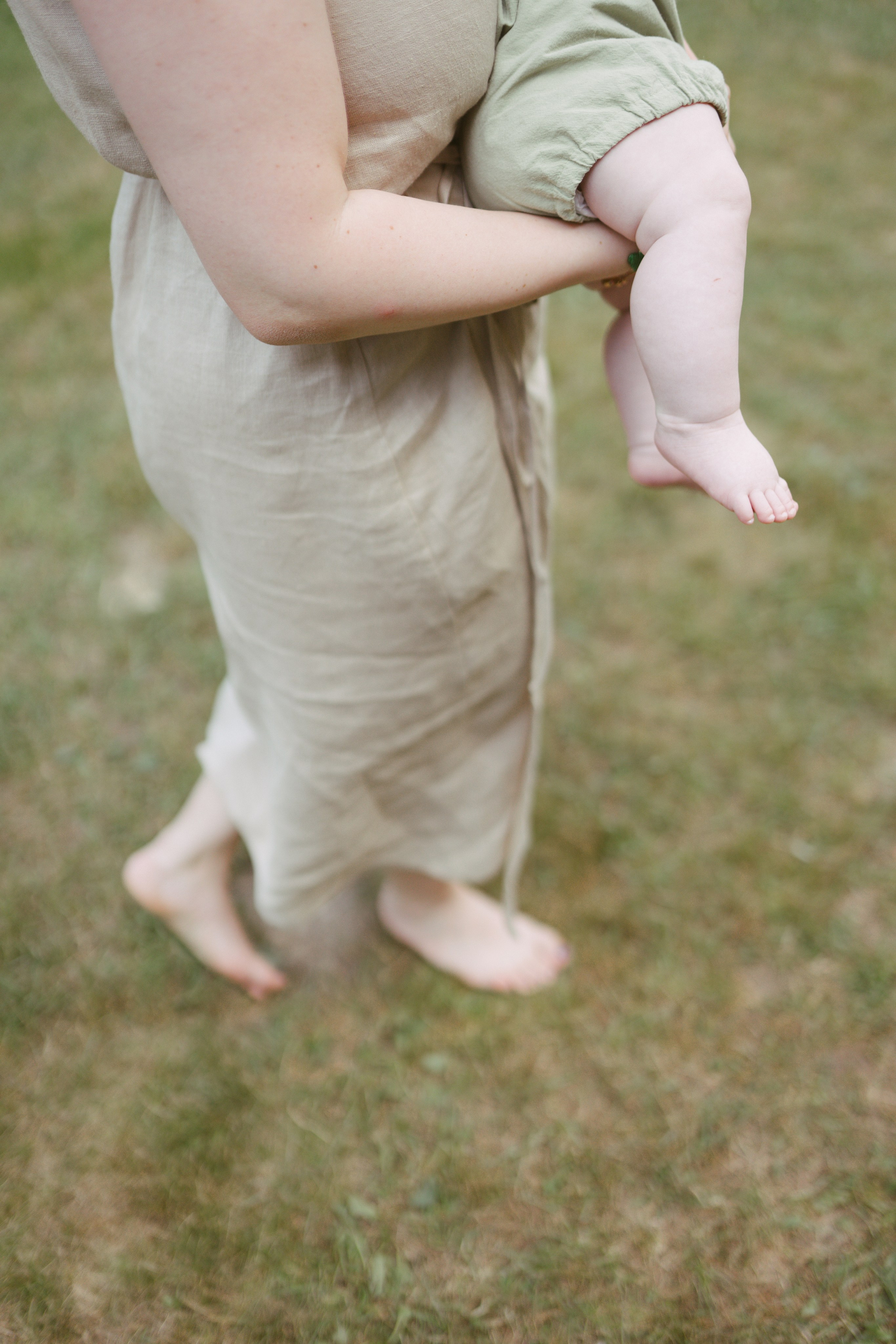 Fotografie de Eveniment Brașov: Povești Vizuale | Mădălina Beda. Madalina Beda- Artist vizual, fotograf, doula la nastere, consultant babywearing Brasov si in toata tara