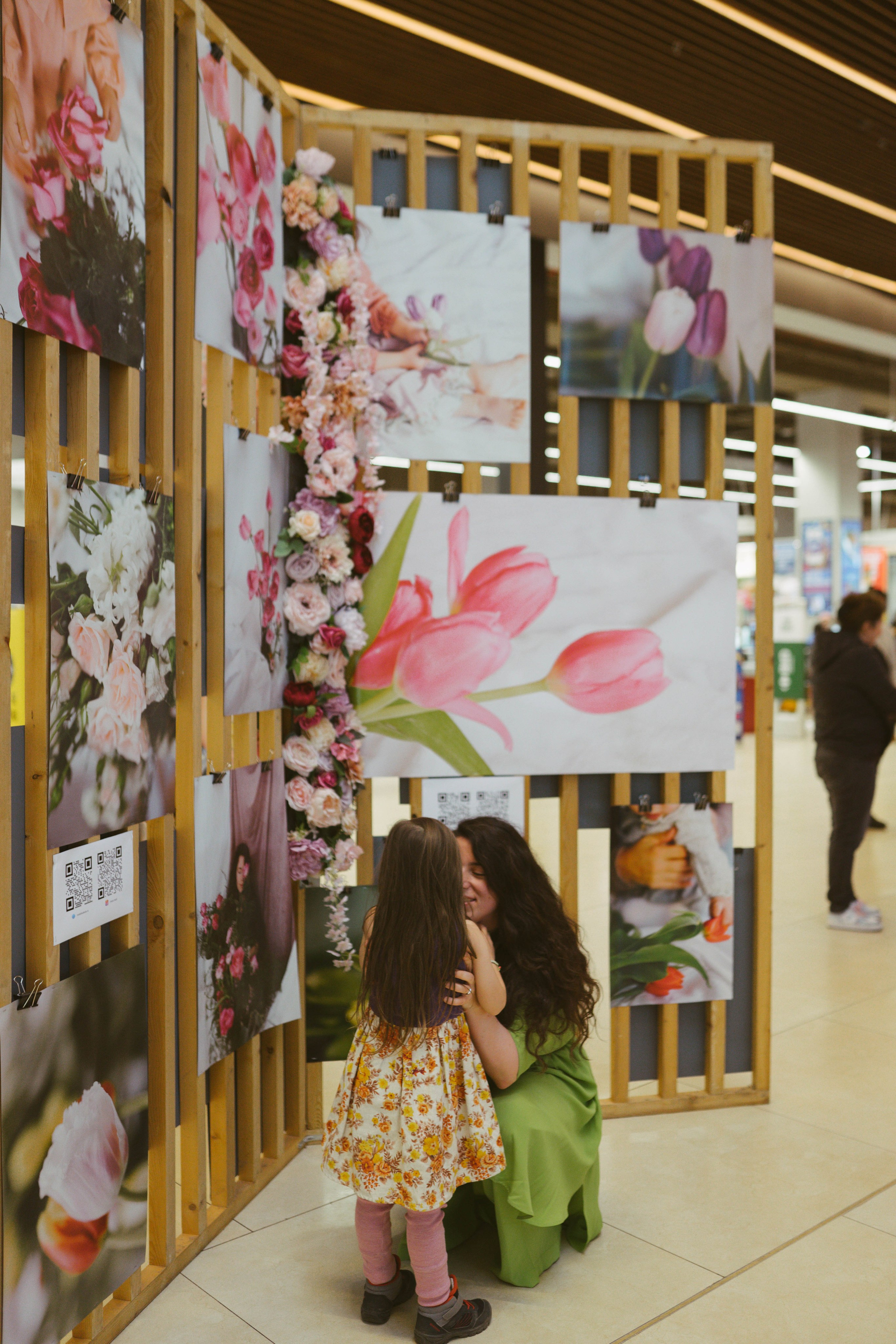 Expozitie Fotografie AFI BRASOVA fi Primăvară: Manifest Vizual despre Viață | Mădălina Beda. Madalina Beda- Artist vizual, fotograf, doula la nastere, consultant babywearing Brasov si in toata tara