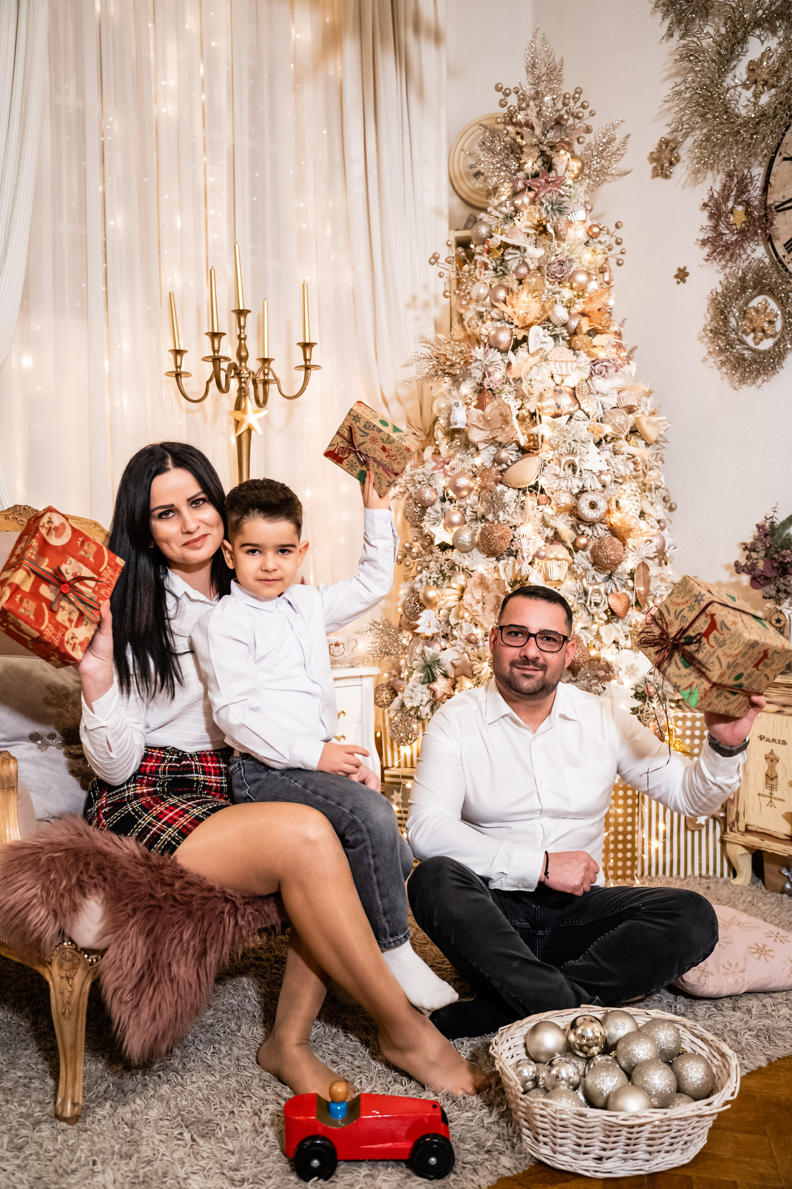Matei and family. Acasă