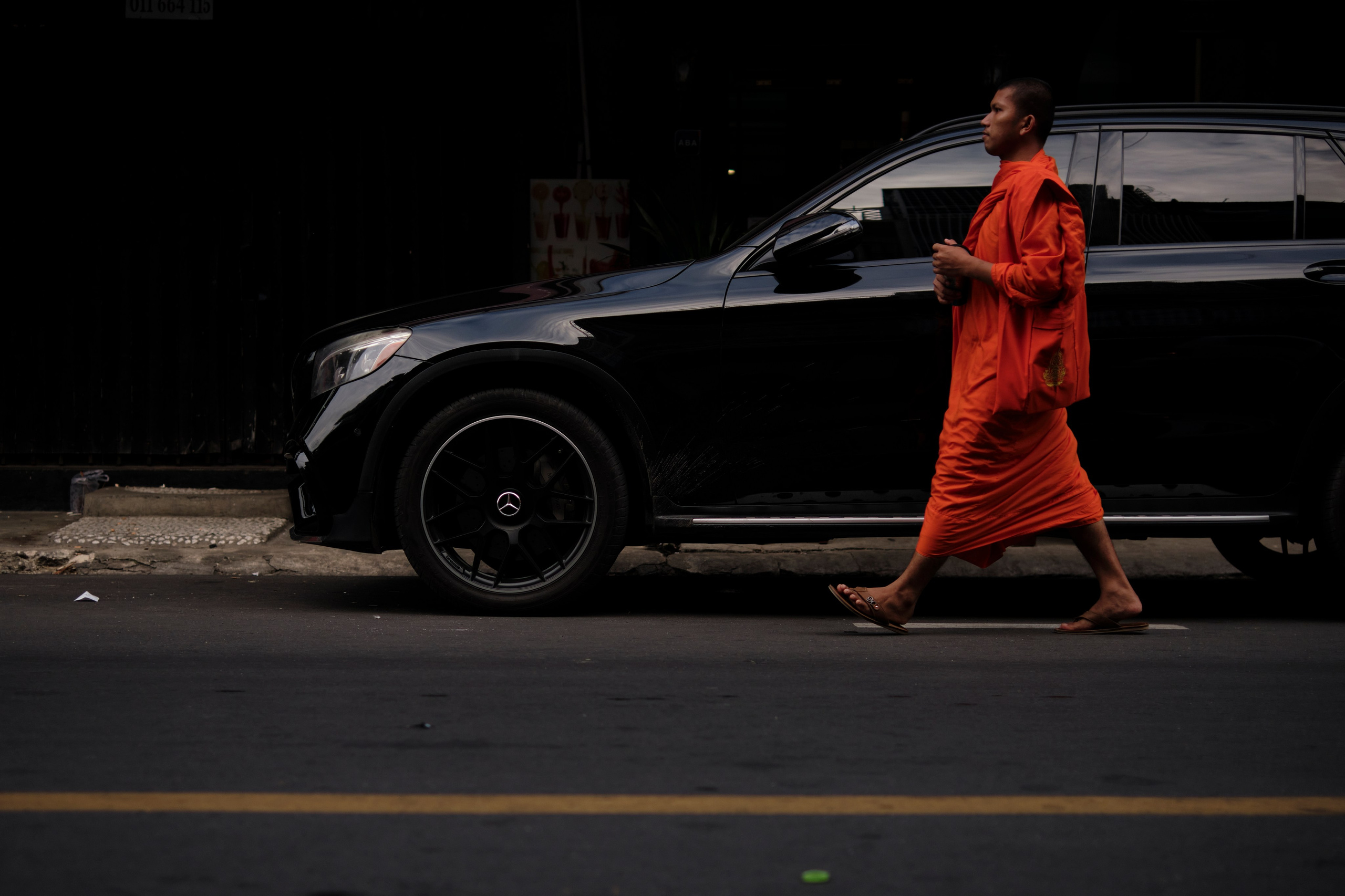 Street photo, Cambodia by Petr Nabutov