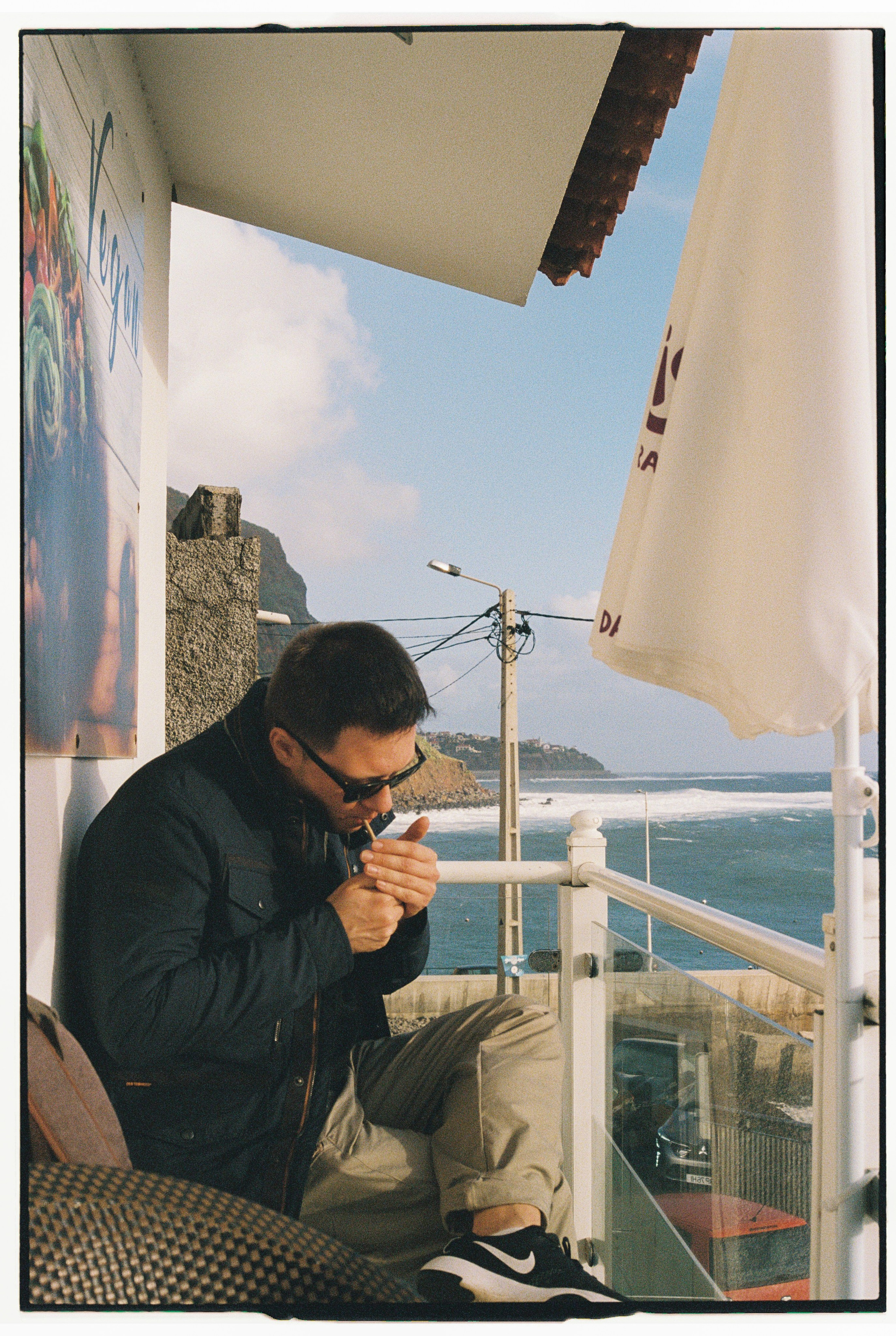 Balcony with a view of the Atlantic. Portrait photographer in Madeira — Marina Shtukina