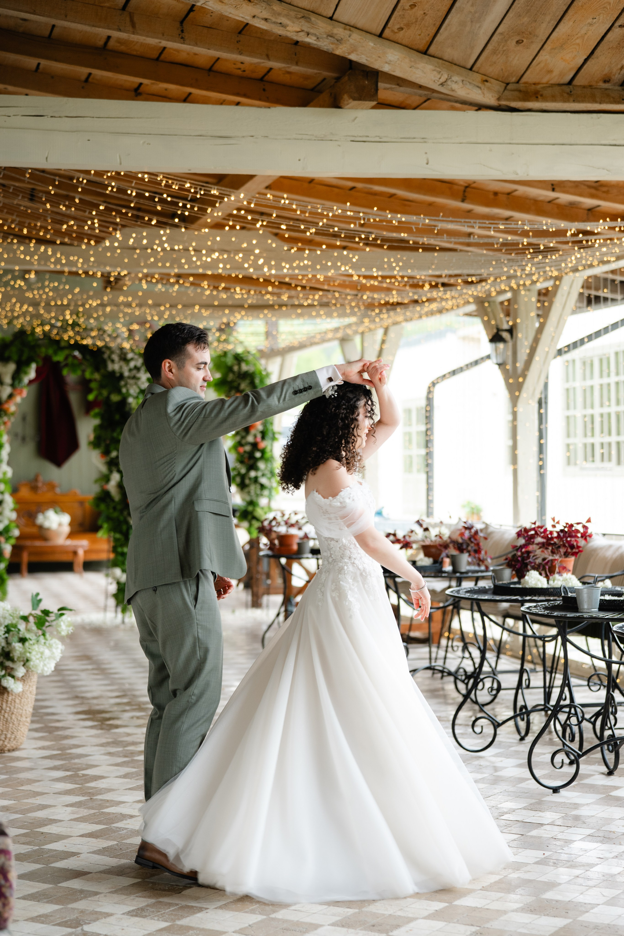 Mona + Vlad | Valea Sanzienelor. Proud Vision Weddings | Wedding Photography & Films — Servicii profesionale Foto Video Nunta Iasi