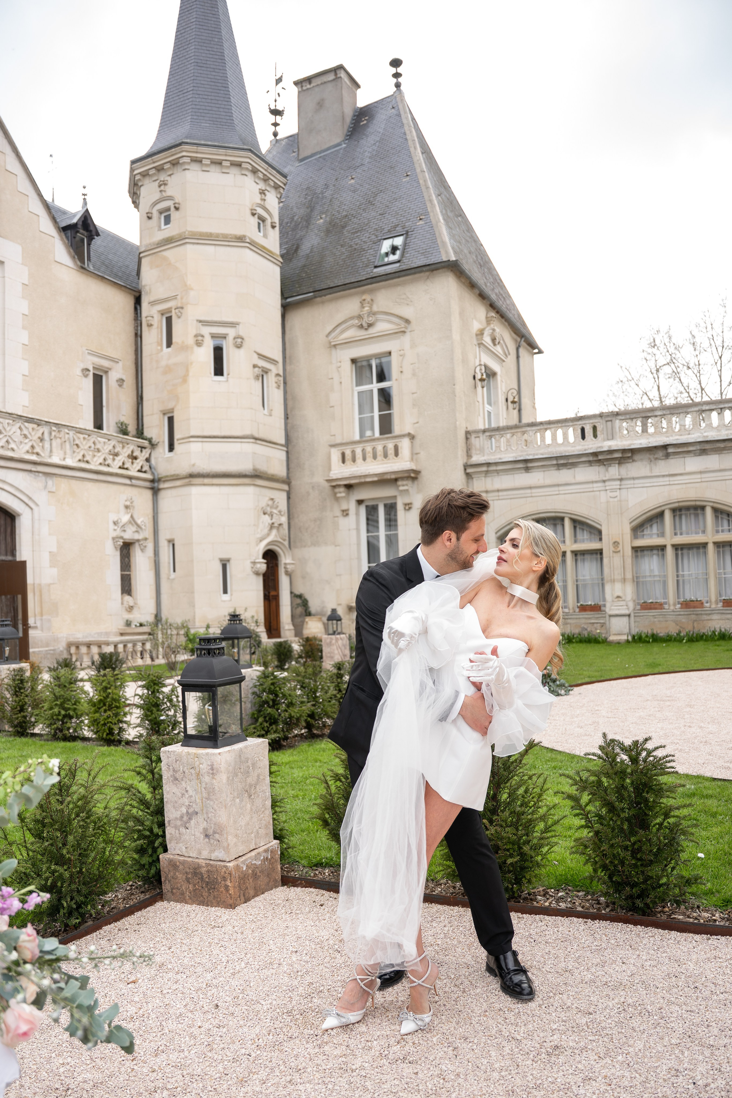 Chateau elopement inspiration. Wedding photographer in Paris Oksana Shum