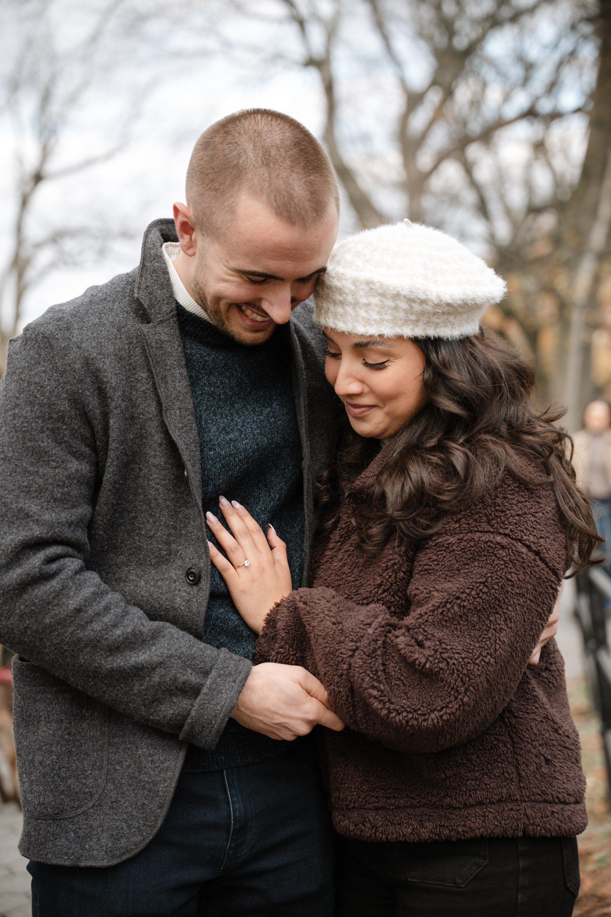 Proposal in Central Park. Portrait and wedding photographer in New York