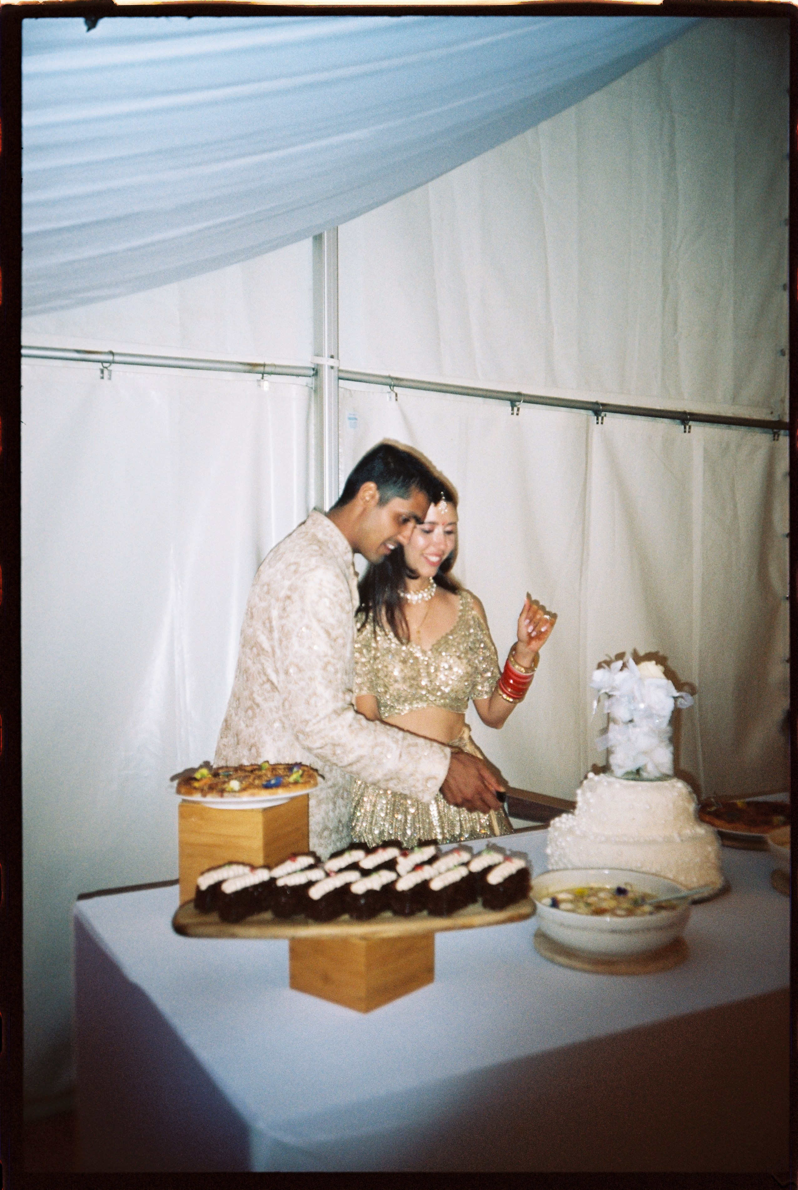 Wedding in a French Château | Destination Wedding Photography. Wedding photographer in Italy