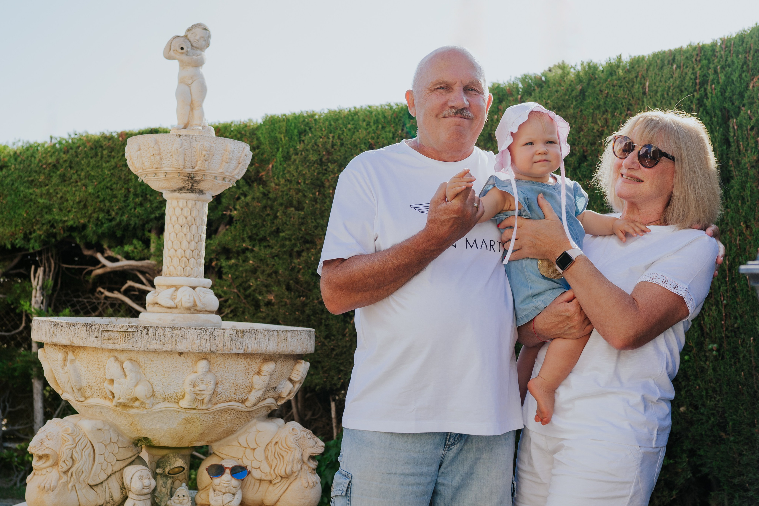 Family in Cambris. DiaFoto — Wow Photographer in Barcelona | Premium Barcelona Photoshoot Experience