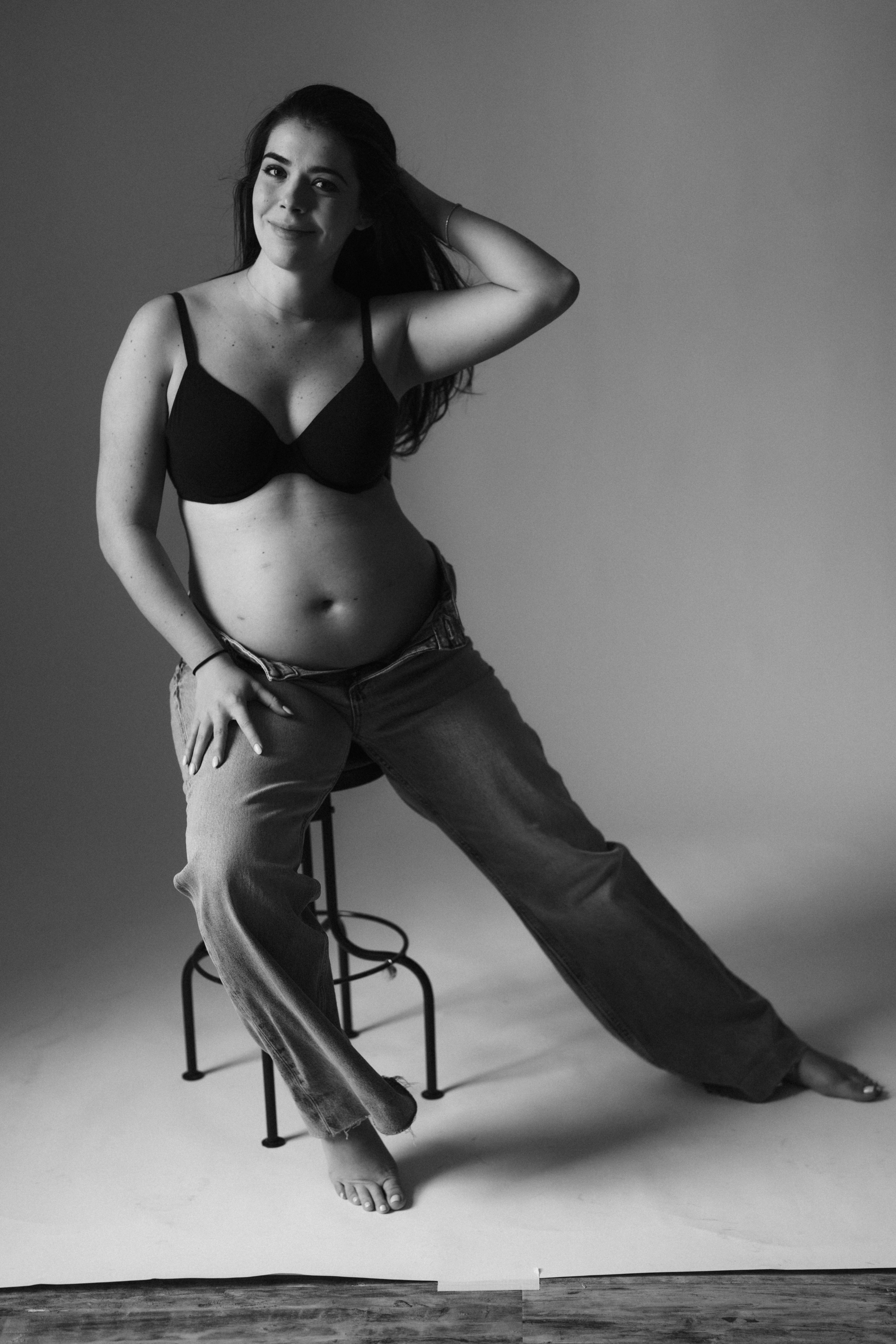 Nicole. Modern maternity photographer in Long Island New York