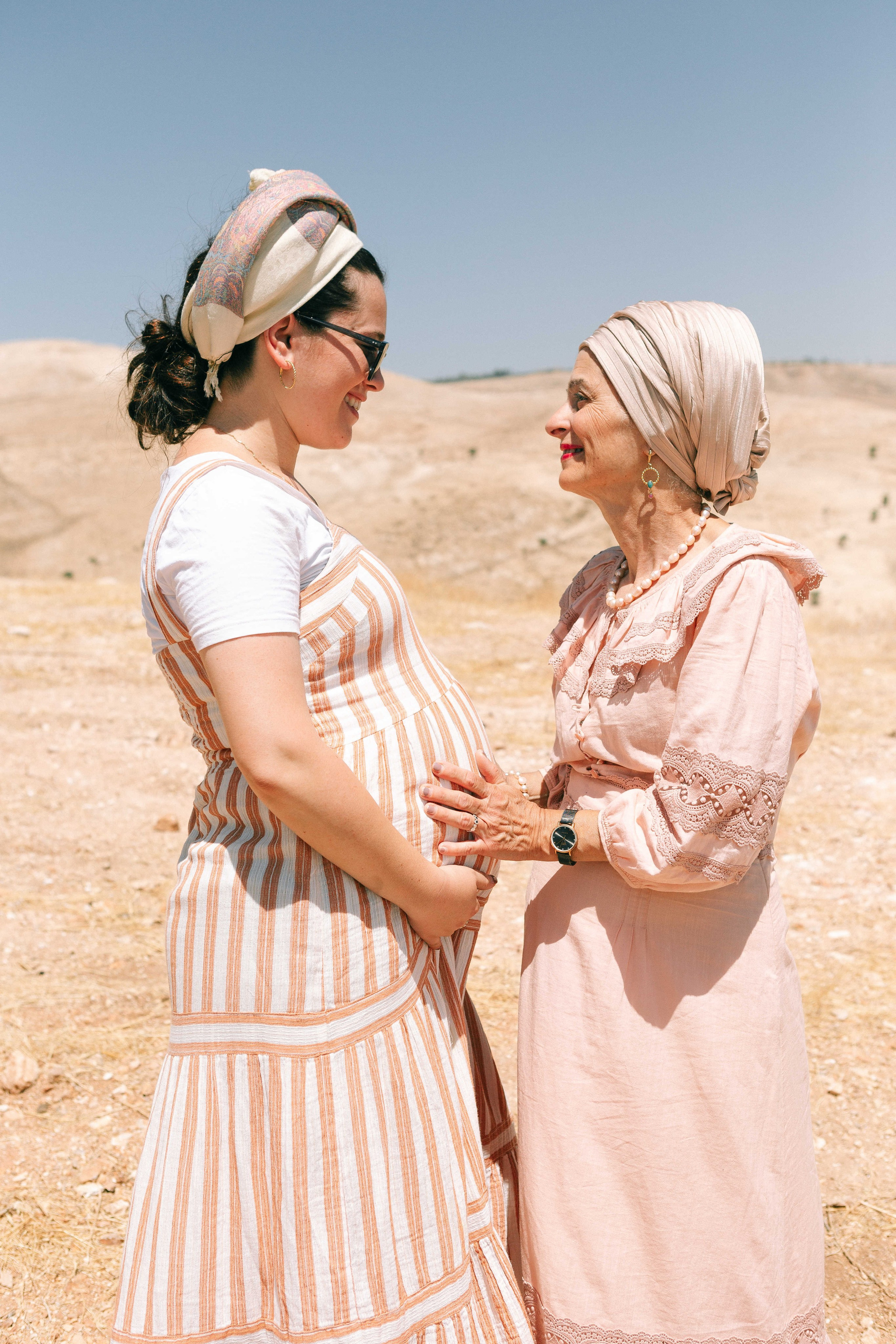 MAALE ADUMIM, HOME PHOTO SESSION + DESERT. Https://shi-photo.com/