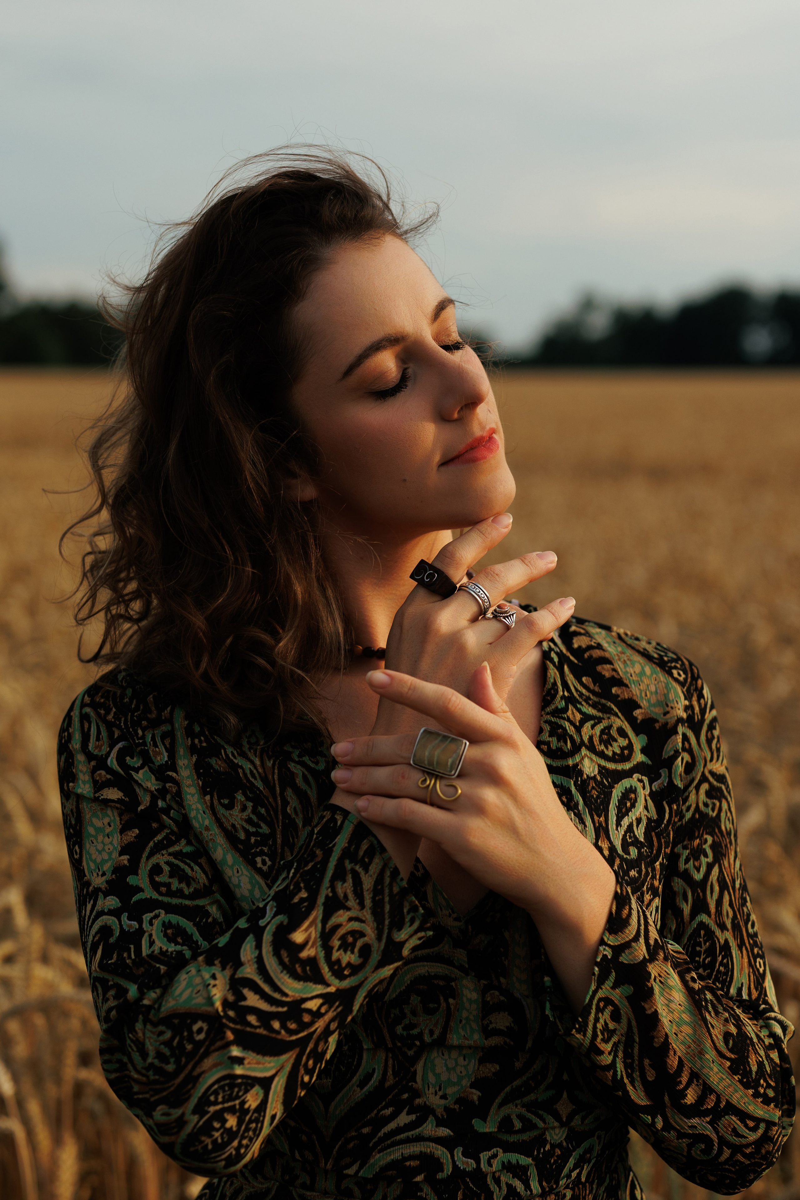Outdoor Portrait in the Field. Woman with book. Soft&Aesthetic Photography by Kristina Kozheltsova. Kristina Kozheltsova- Soulful Portrait&Lifestyle&Love Story Photographer in Leipzig, Germany