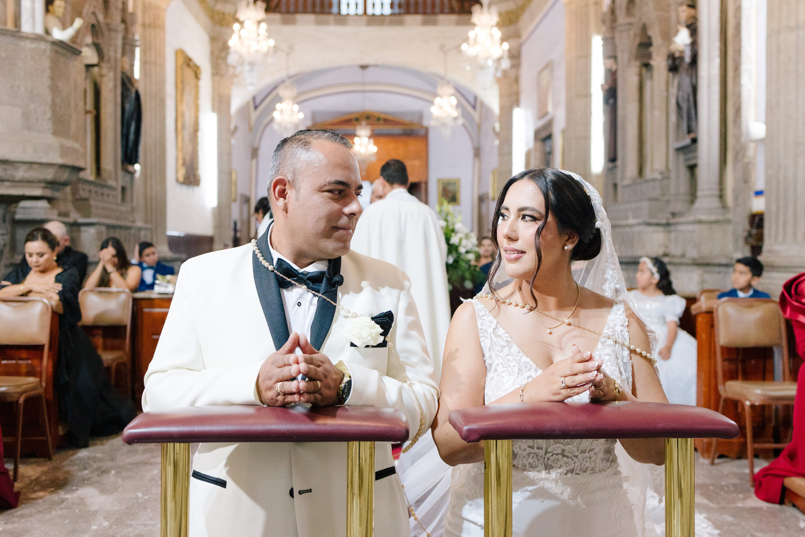 Alejandra y Salvador. Principal