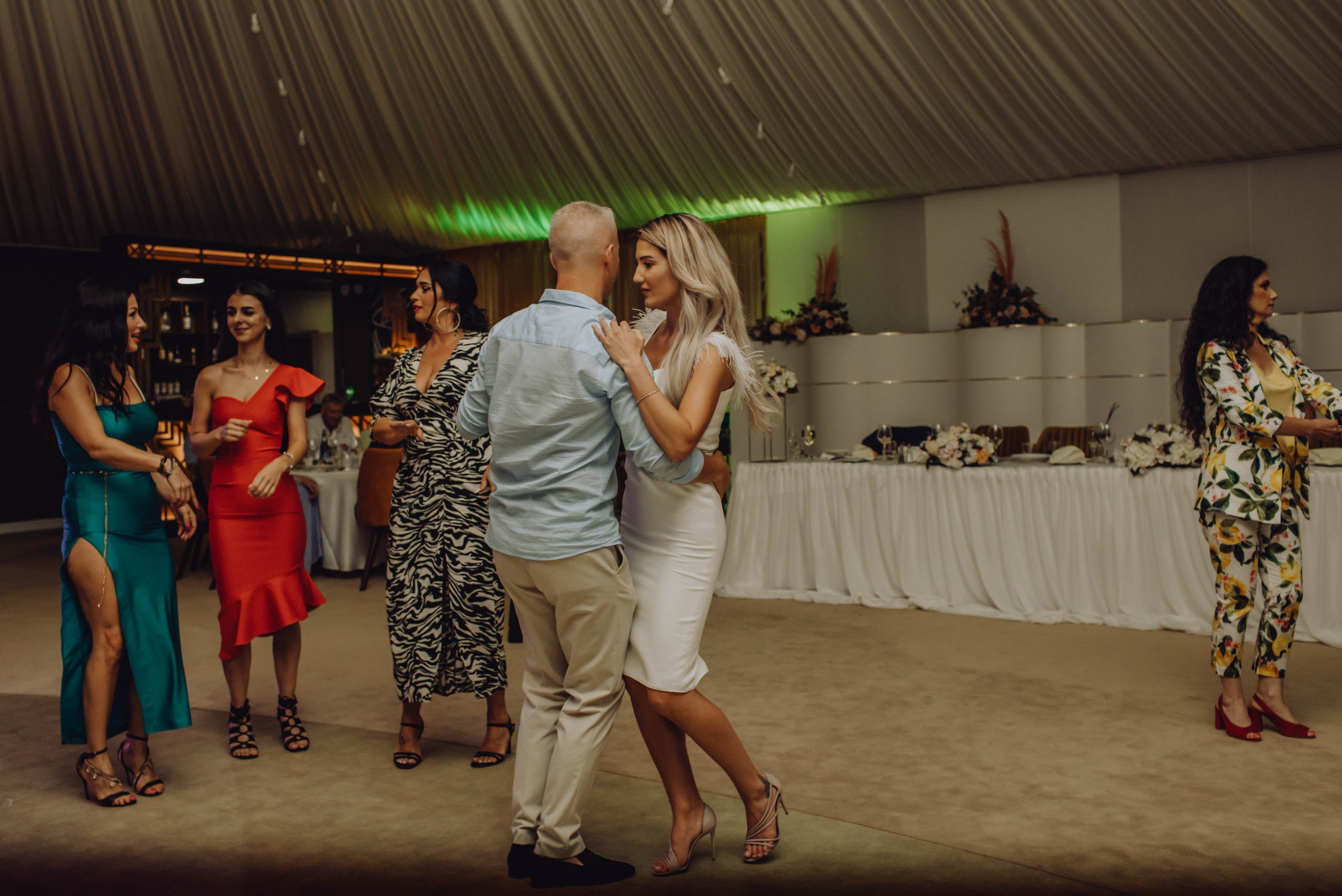 Zaira. Wedding & couple photographer from Romania Rut Vetan