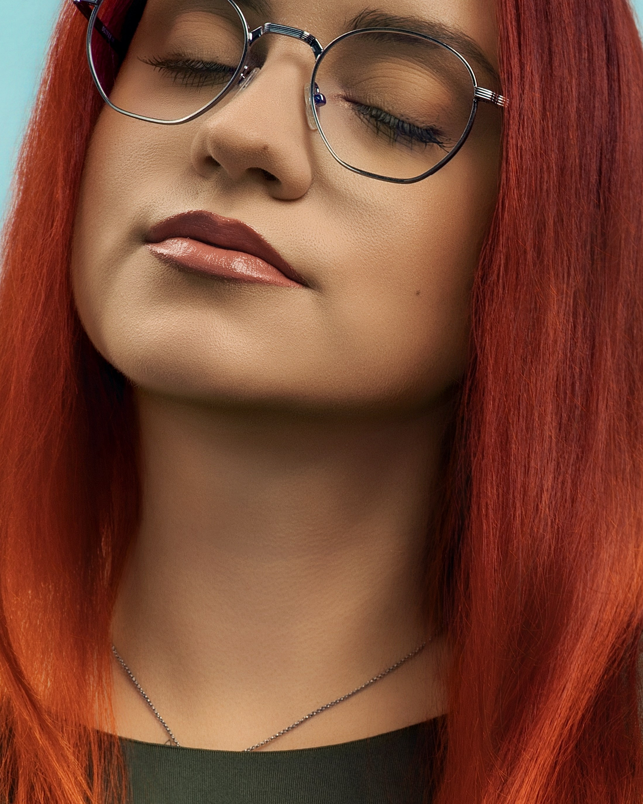 Studio foto profesional în București, specializat în portrete, beauty, fashion și fotografie de produs. Lumini de calitate. – Mitroi Iulian