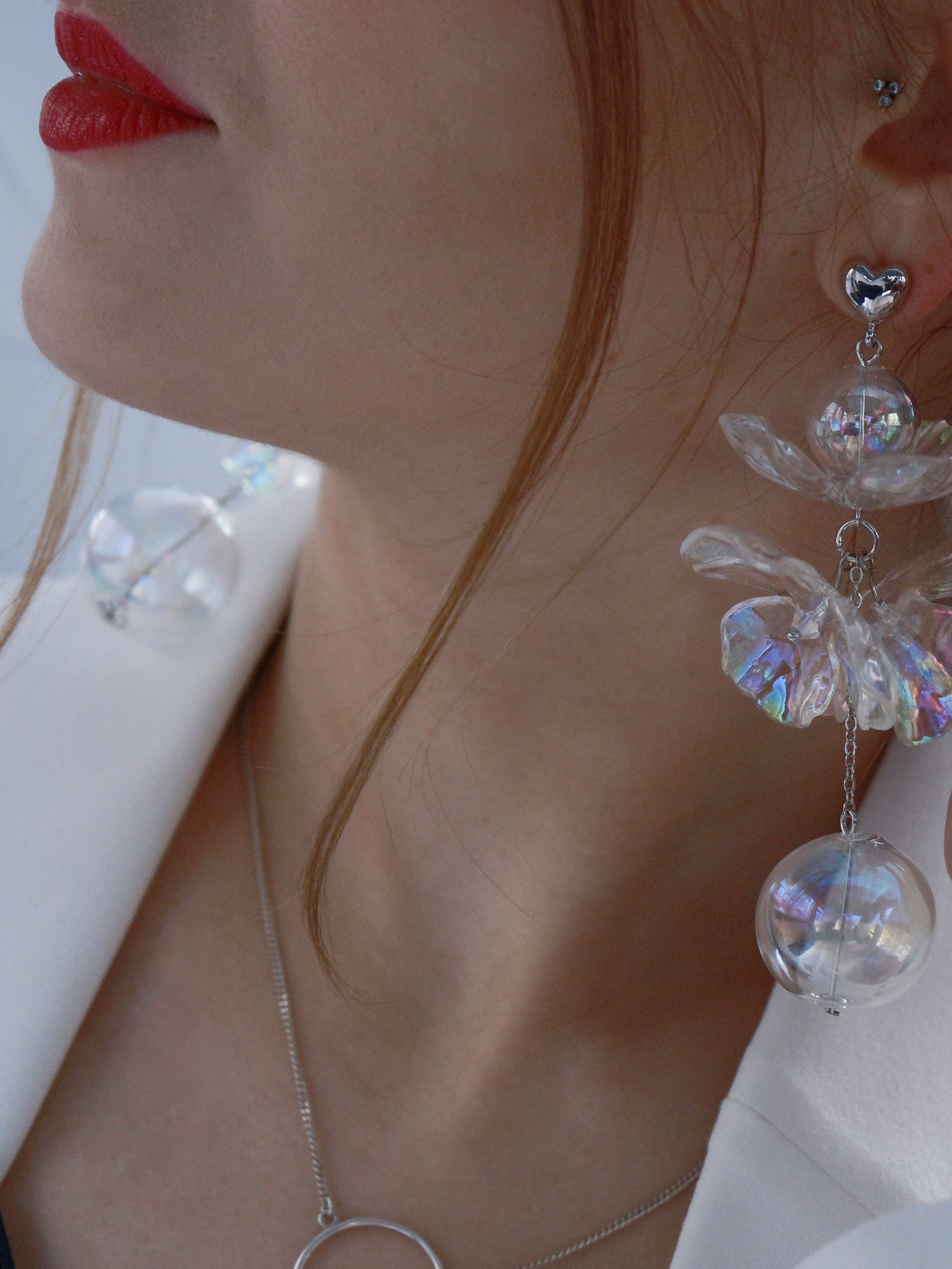 Red satin. Wedding photography — EMU Photos