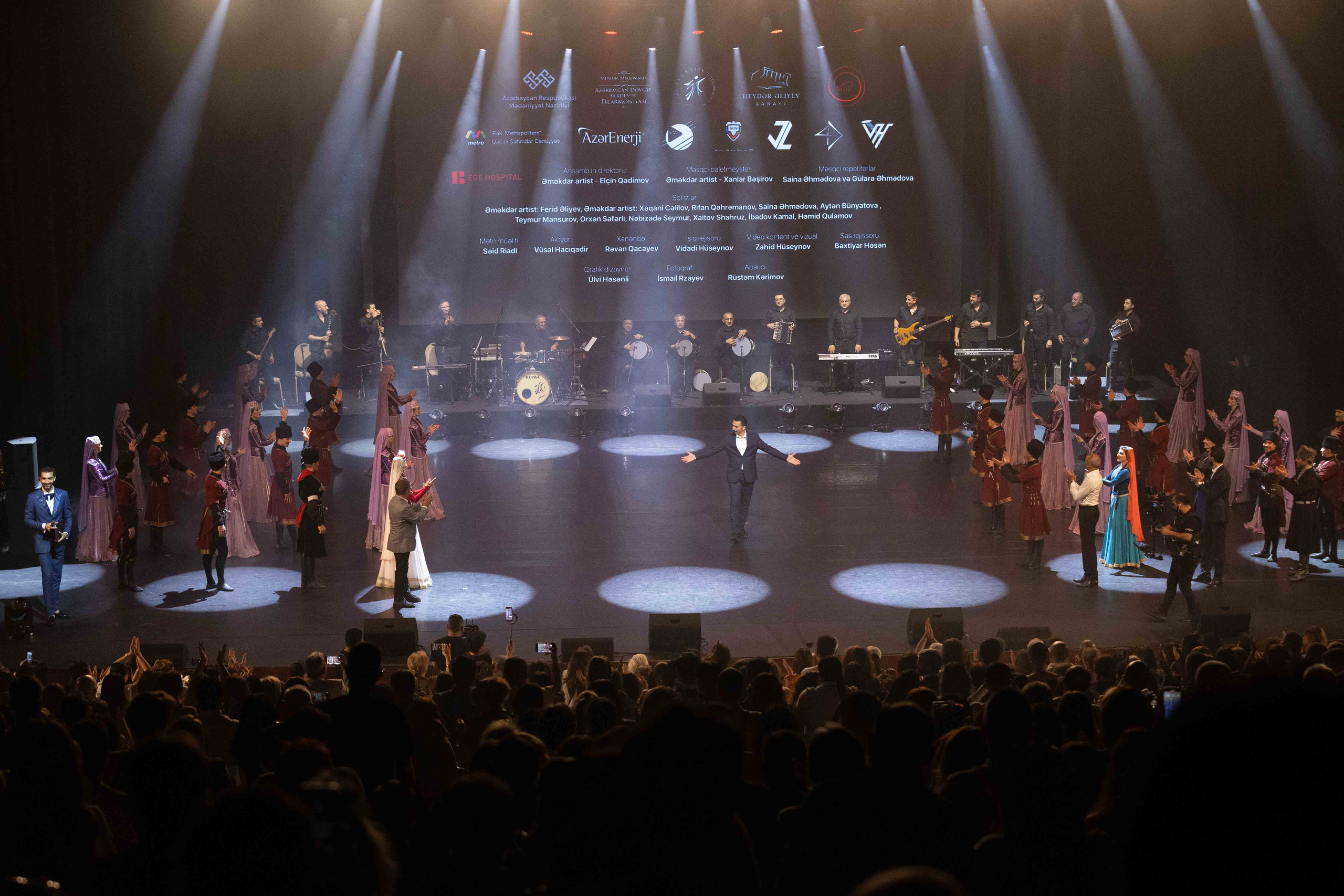 STATE DANCE ENSEMBLE. Wedding&Event photographer Ismail Rzayev in Baku