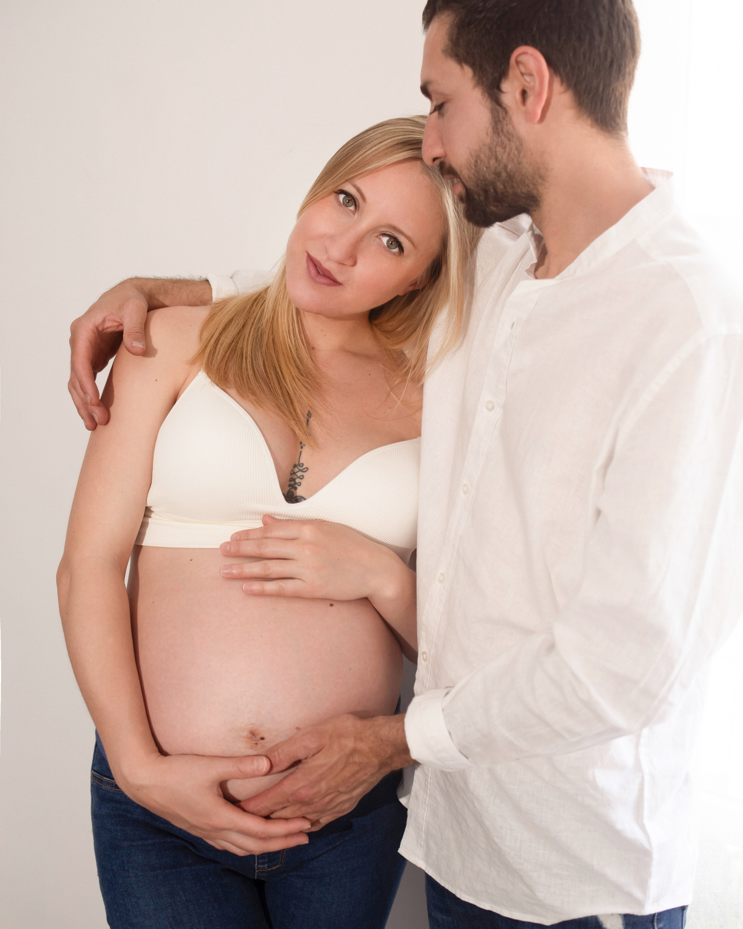 Фотосессия беременности в стиле лайфстайл. Профессиональный фотограф в Испании