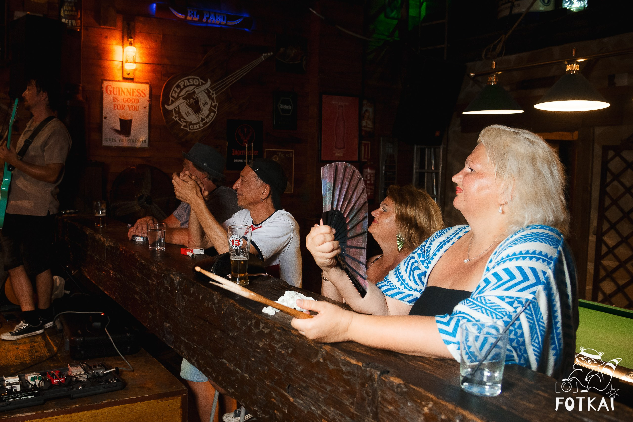 Reportaje fotográfico de FOTKAI | Get Back en El Paso Bar | Torrevieja, España, 12 de julio de 2025