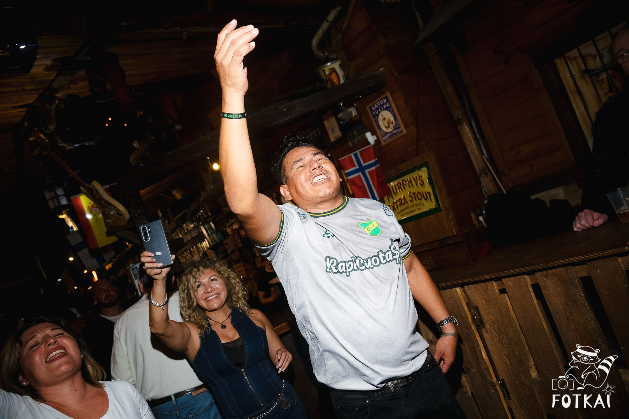 Los Ekilibristas de la Cuerda Floja — Фото с концерта в Торревьехе, 2026 | FOTKAI