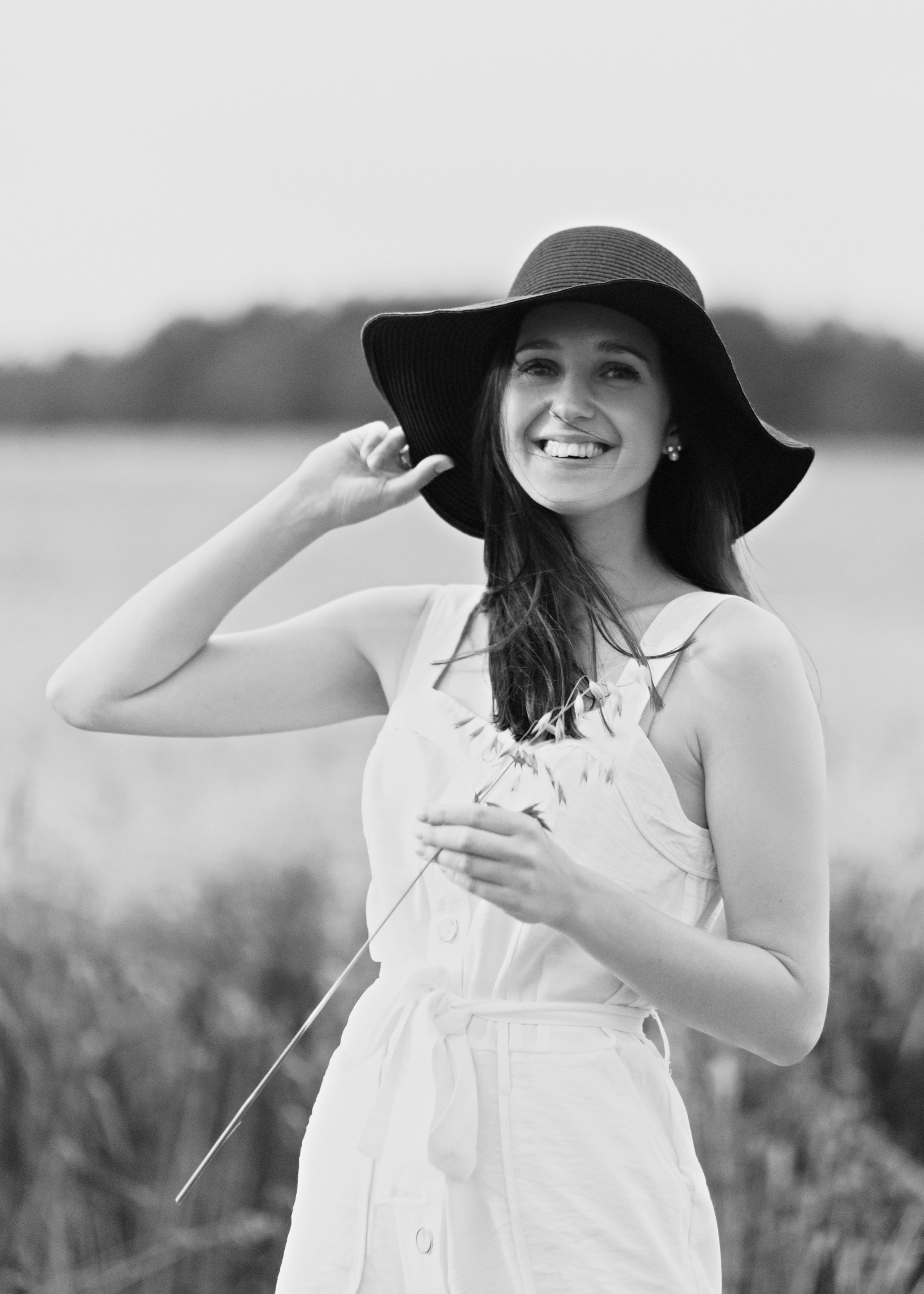 Katya | tenderness in the field. Kaja | fotograf psów we Wrocławiu