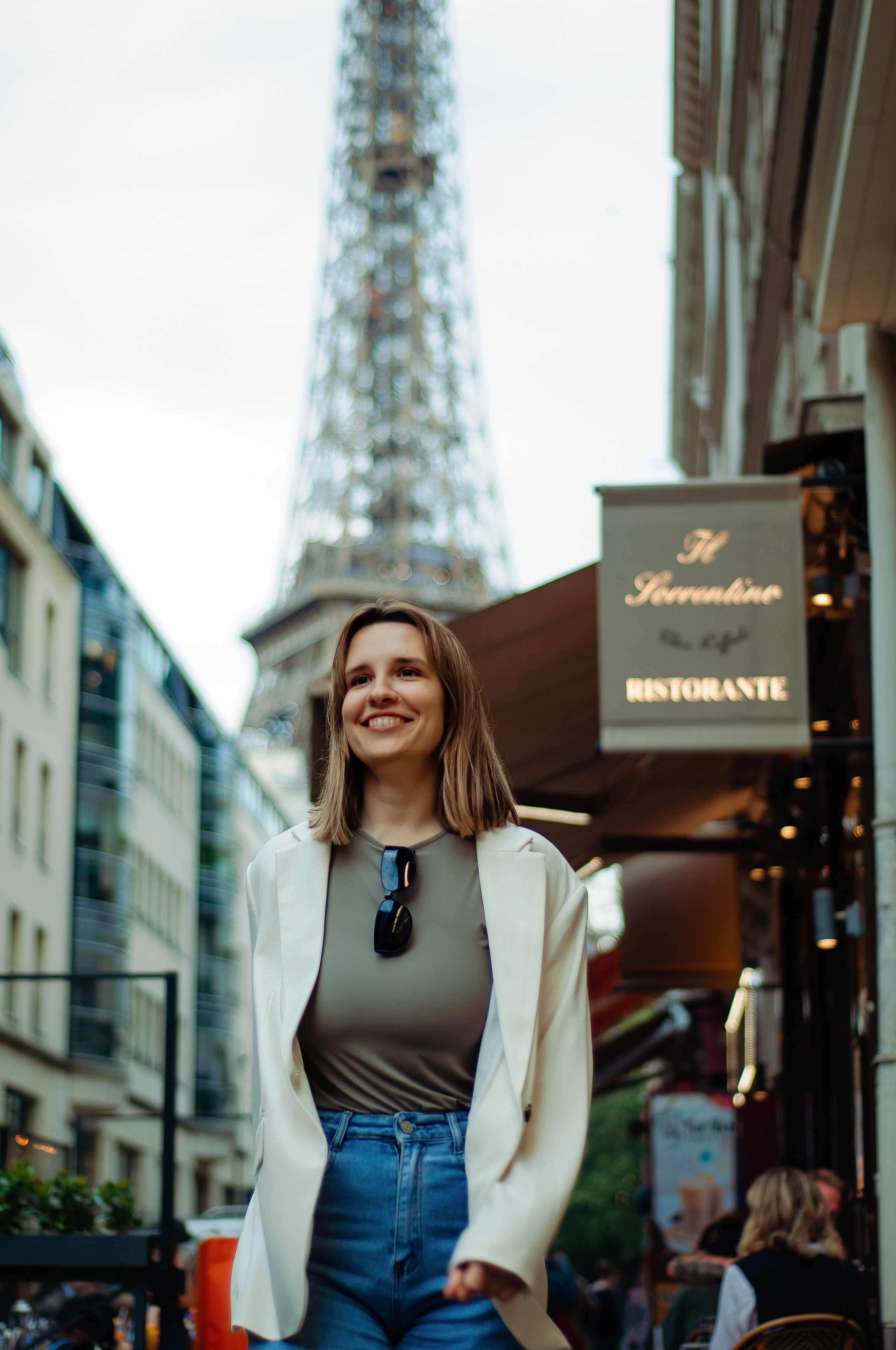 Evening photoshoot in Paris. Paris photographer — Polina Osipova