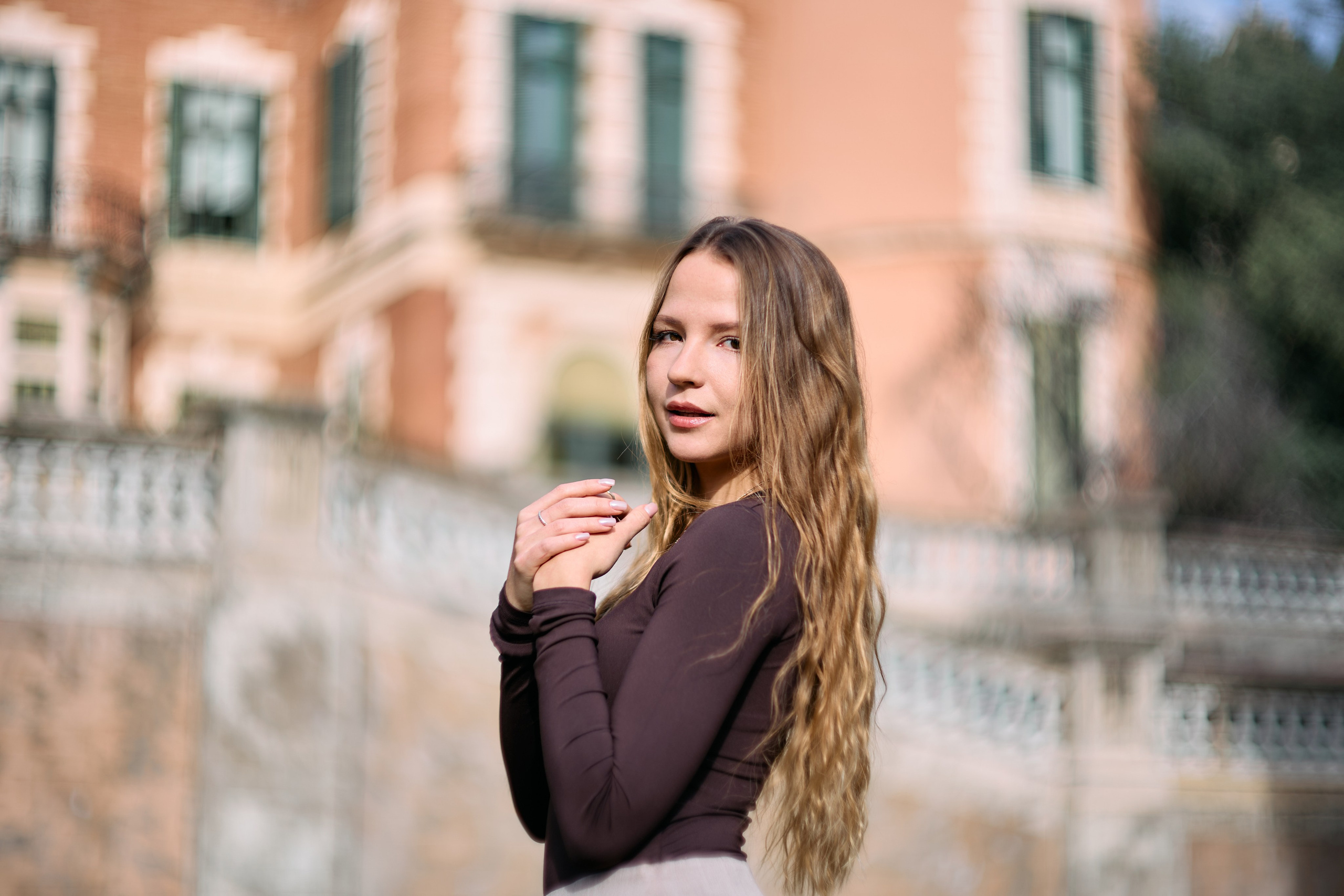 Description of the Palau de les Heures location for a  love-story or individual photo shoot in Barcelona, examples of photos. POSTCARD.BCN Photographer Kate in Barcelona. Love-story, family or individual photo shoots