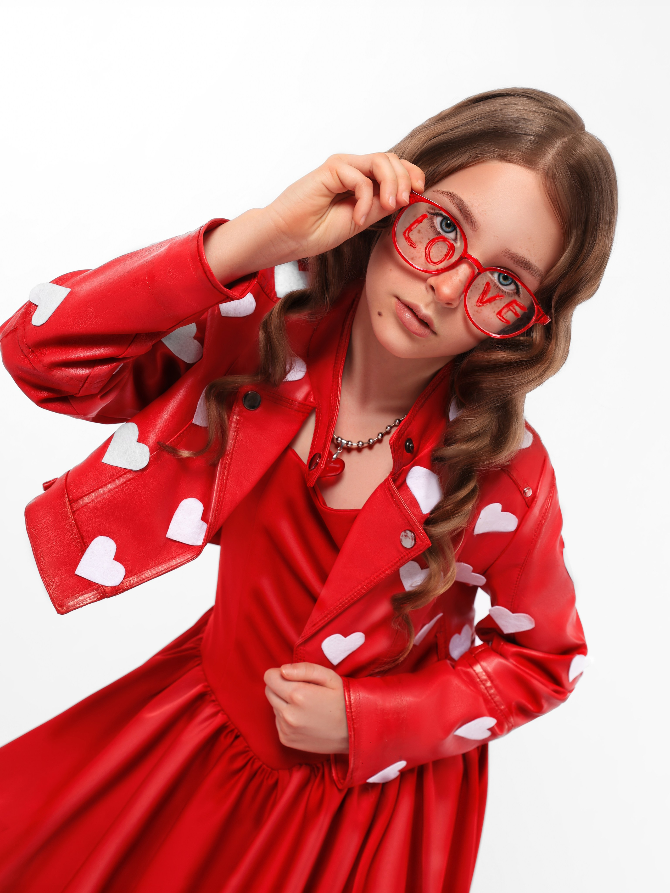 Глубокая ретушь. Аяна Крапивкина — профессиональная ретушь и AI-визуал