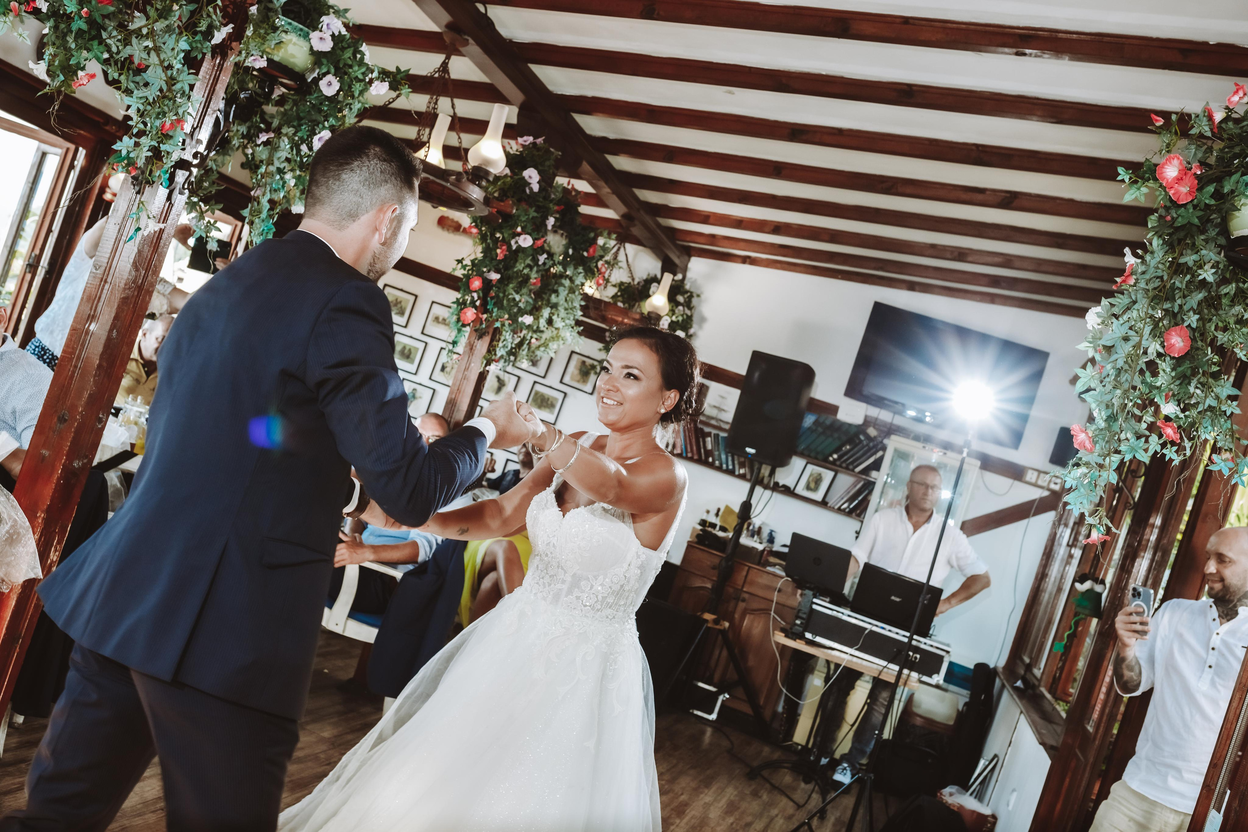 Сватба несебър. Фотограф Ирина Йотова