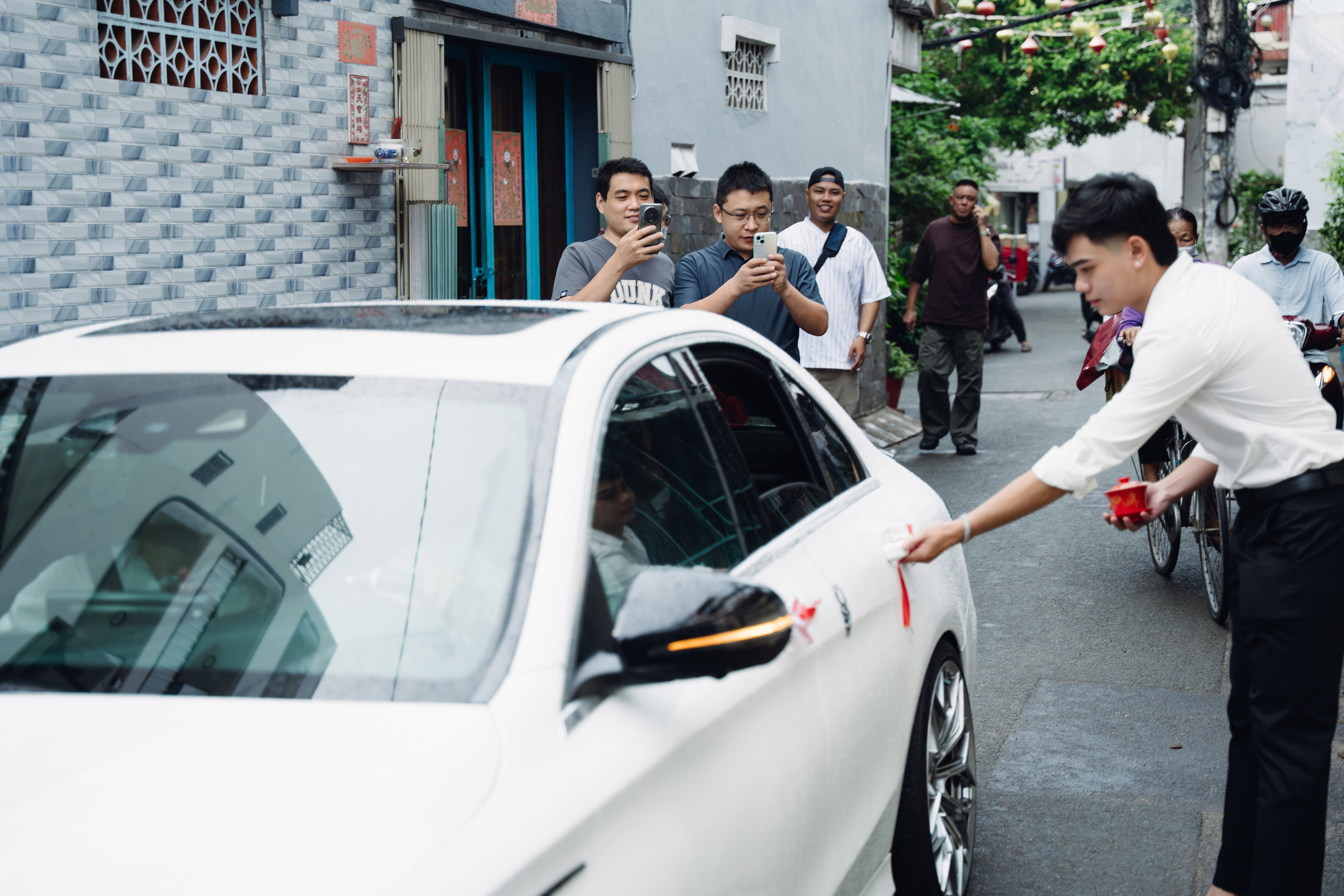 Zhang + Dinh | Photojournalism. BenColor Studio