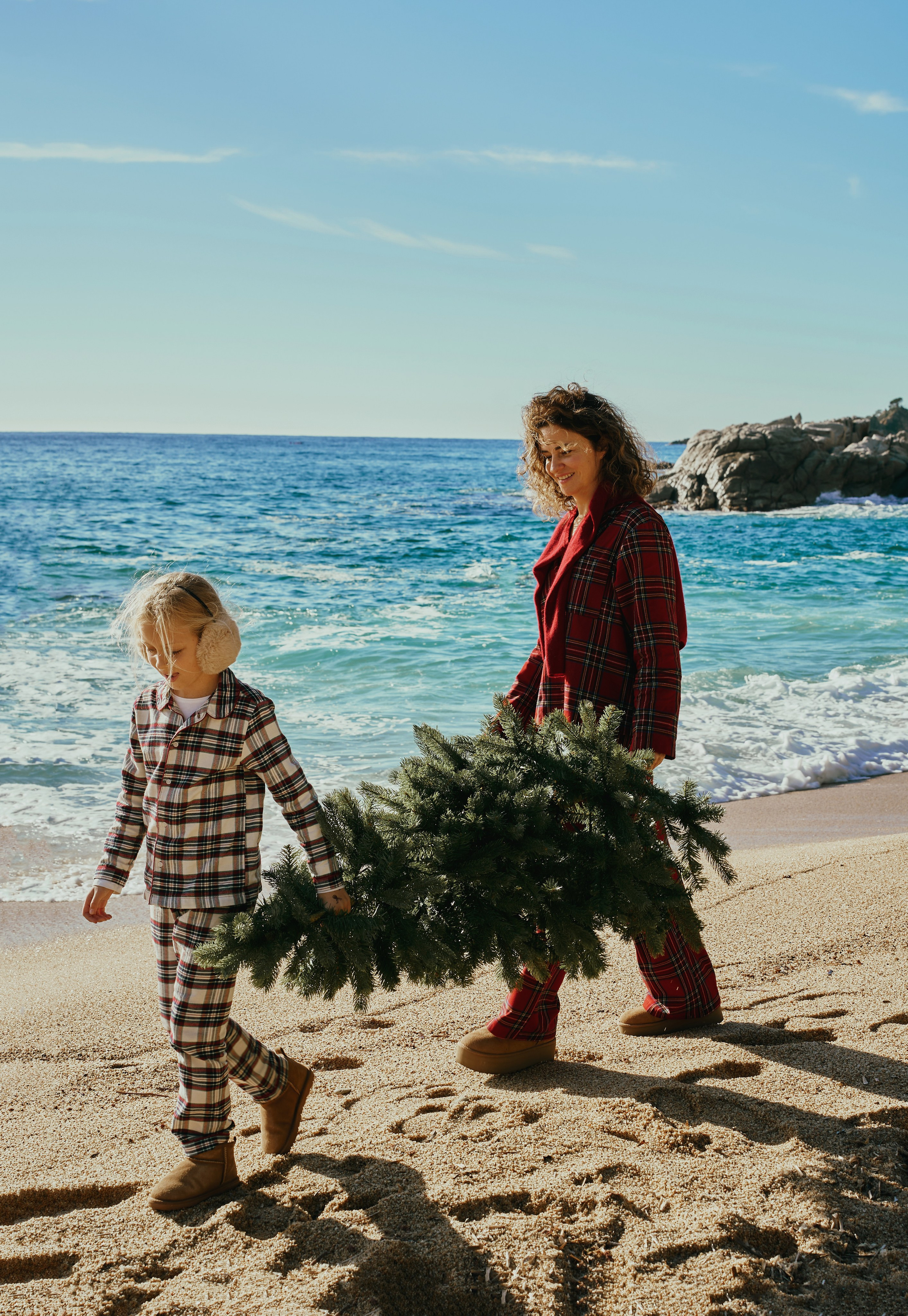Пляж. Мама и дочь. Фотограф в Барселоне Жанна Захарченко