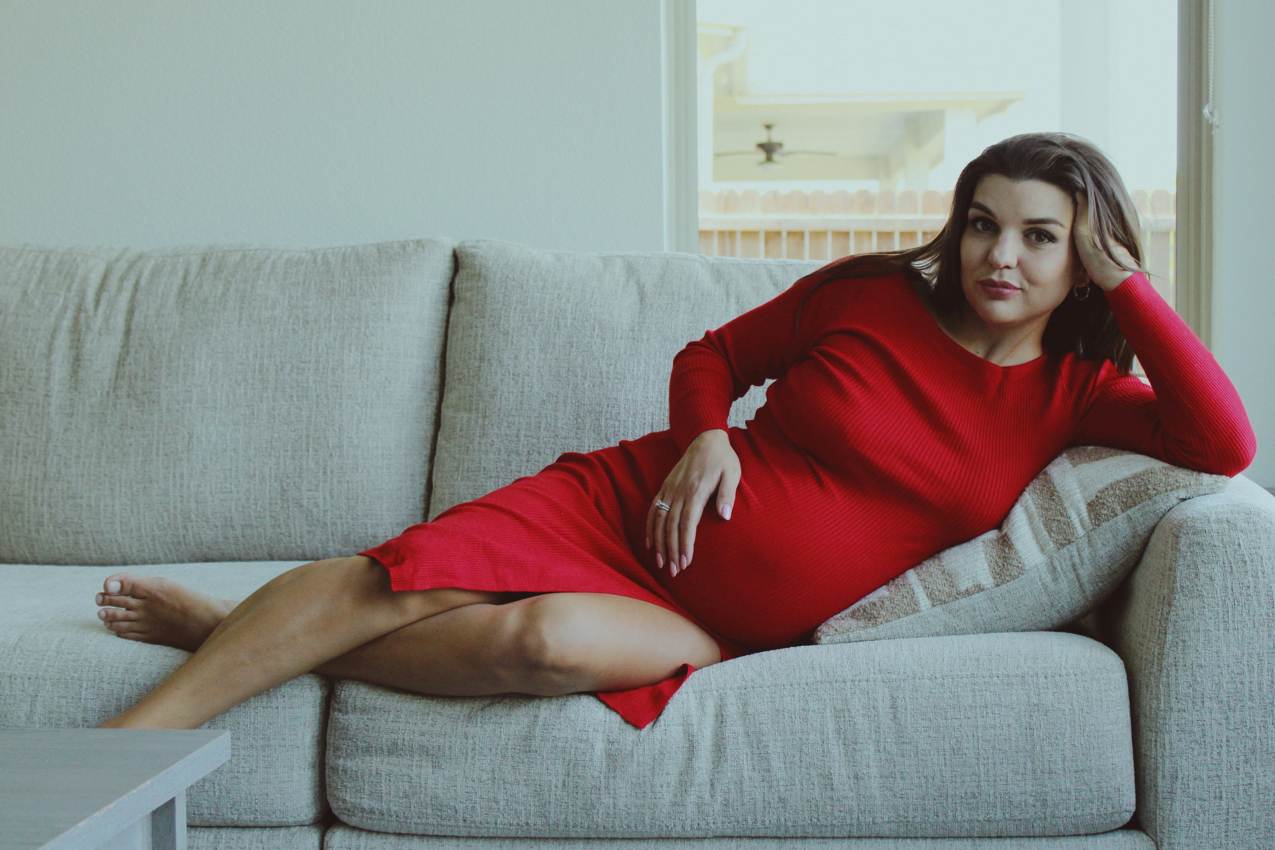 Maternity, Family & Pregnancy Photoshoot at Home. Lana Petrychenko — Portrait & Family Photographer. Valencia, Spain